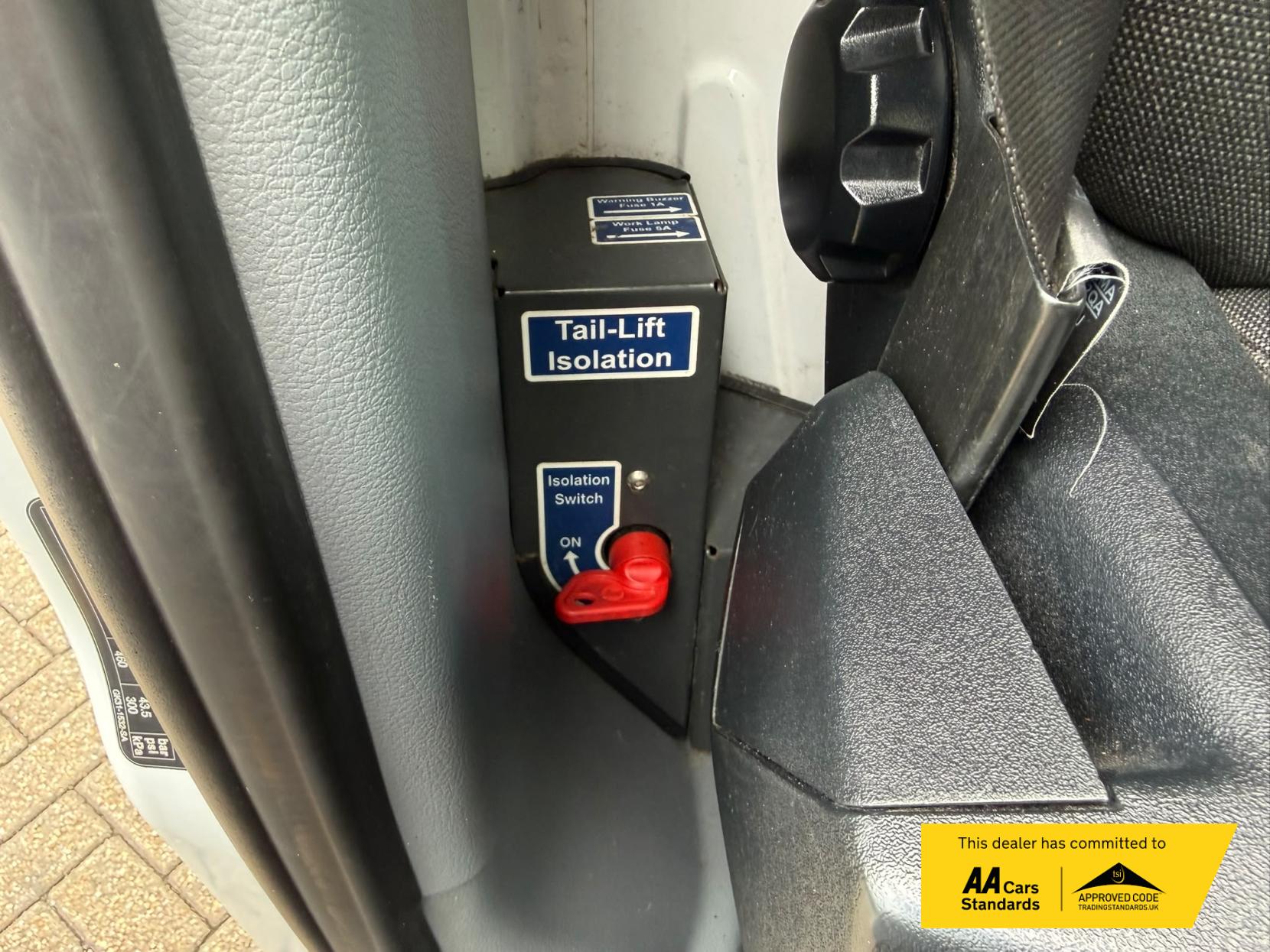 2019 Ford Transit 2.0 350 EcoBlue HD Leader Luton 3dr Diesel Manual RWD L3 Euro 6 (s/s) (165 ps) - Thumbnail 10