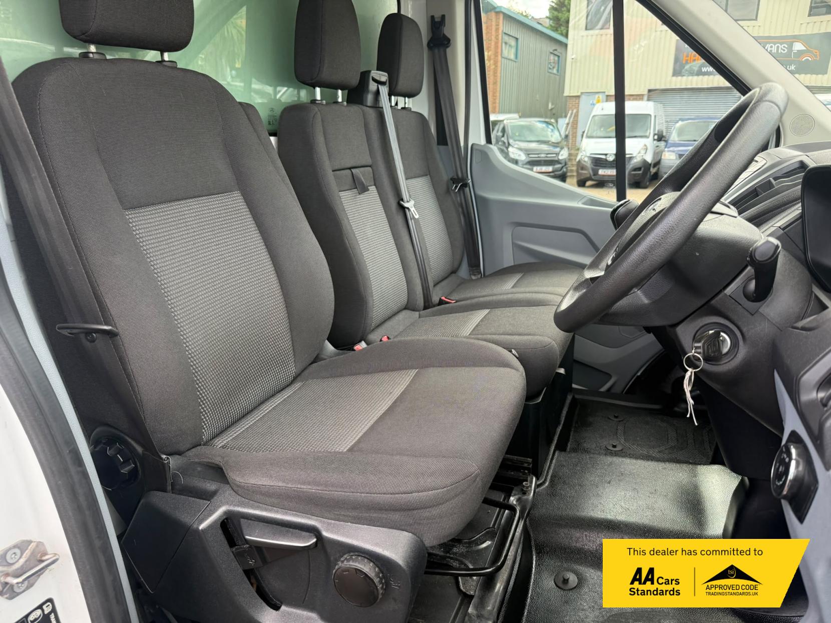 2019 Ford Transit 2.0 350 EcoBlue HD Leader Luton 3dr Diesel Manual RWD L3 Euro 6 (s/s) (165 ps) - Thumbnail 40