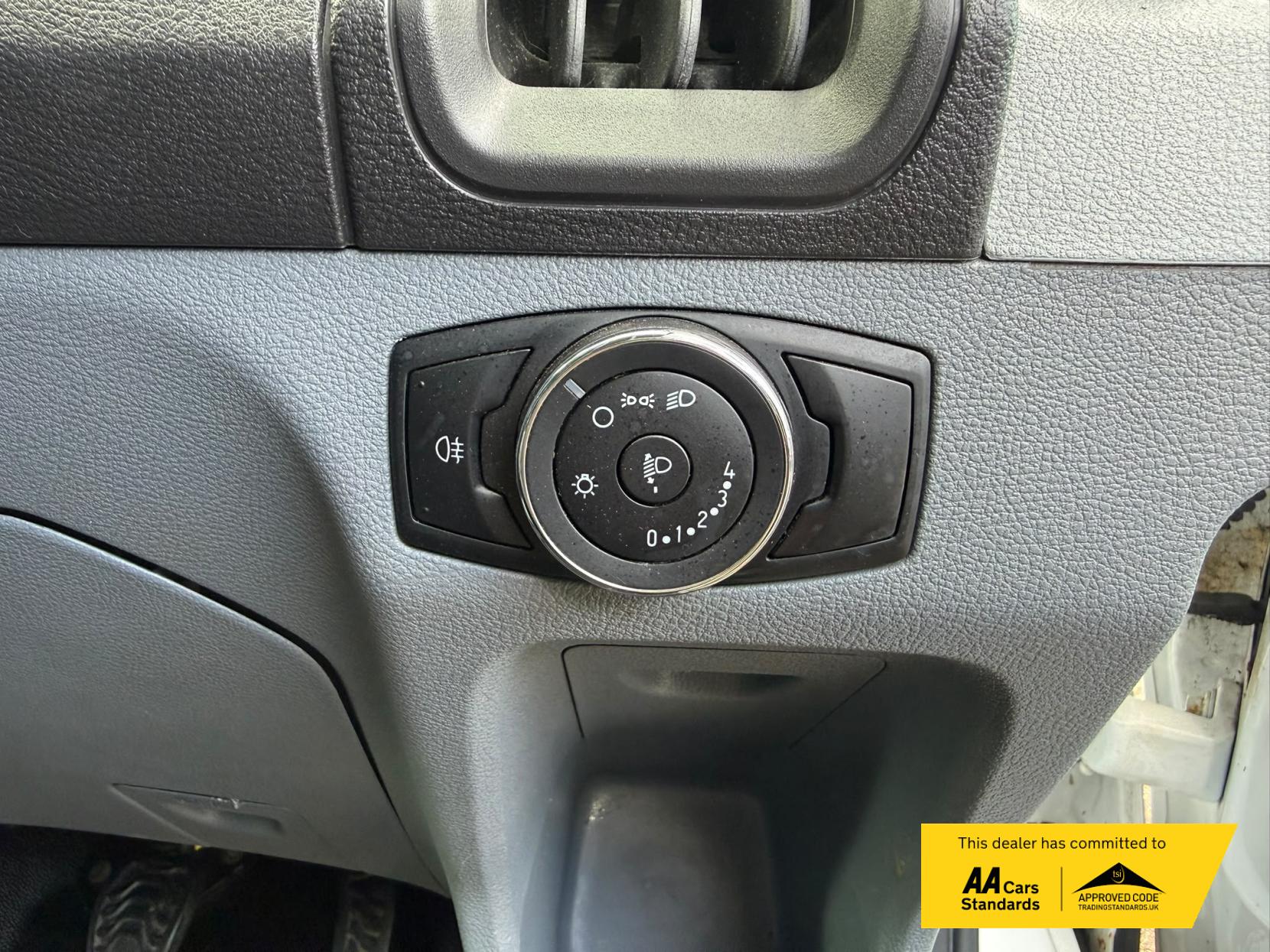 2019 Ford Transit 2.0 350 EcoBlue HD Leader Luton 3dr Diesel Manual RWD L3 Euro 6 (s/s) (165 ps) - Thumbnail 25