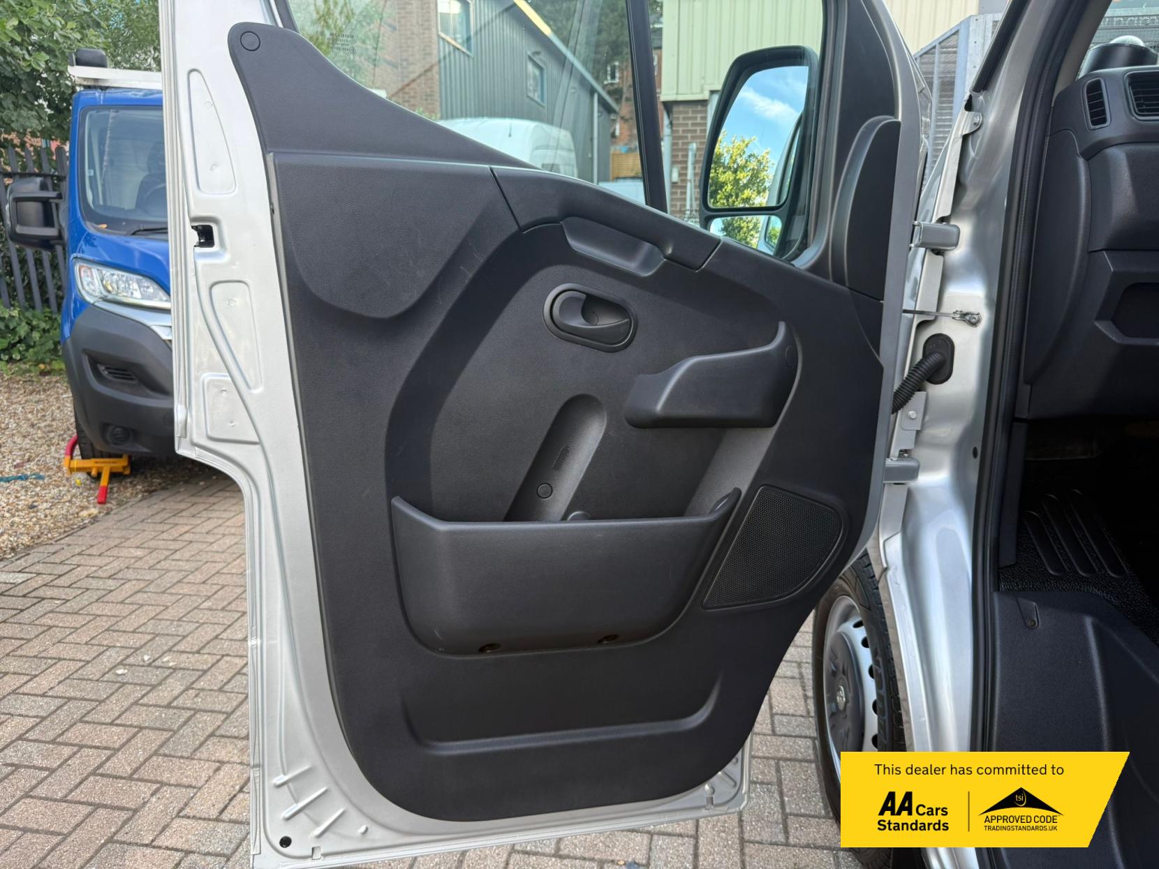 Vauxhall Movano 2.3 CDTi 3500 BiTurbo Edition Panel Van 5dr Diesel Manual FWD L2 H2 Euro 6 (135 ps)