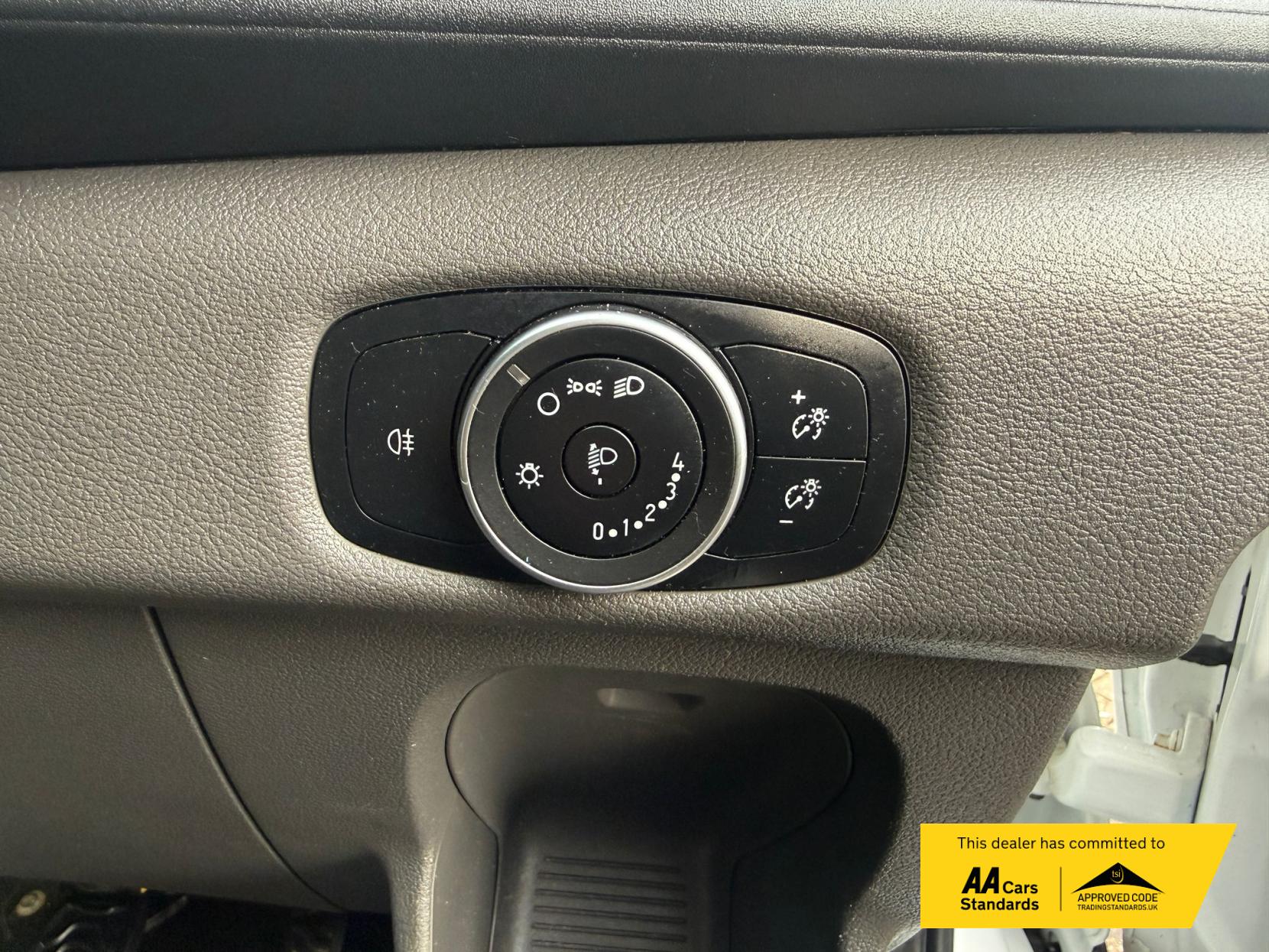 Ford Transit 2.0 350 EcoBlue Leader Tipper 2dr Diesel Manual RWD L3 Euro 6 (s/s) (1-Stop, Tool Pod) (130 ps)