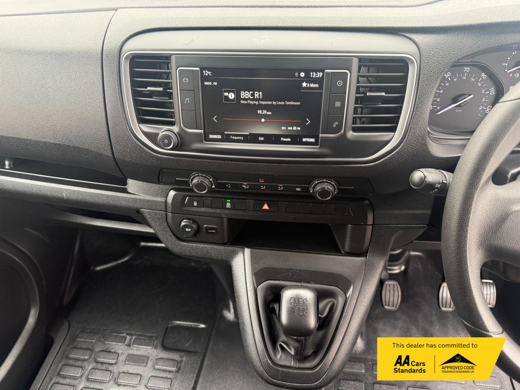 Vauxhall Vivaro 2.0 Turbo D 3100 Prime Crew Van Double Cab 6dr Diesel Manual L2 H1 Euro 6 (145 ps)