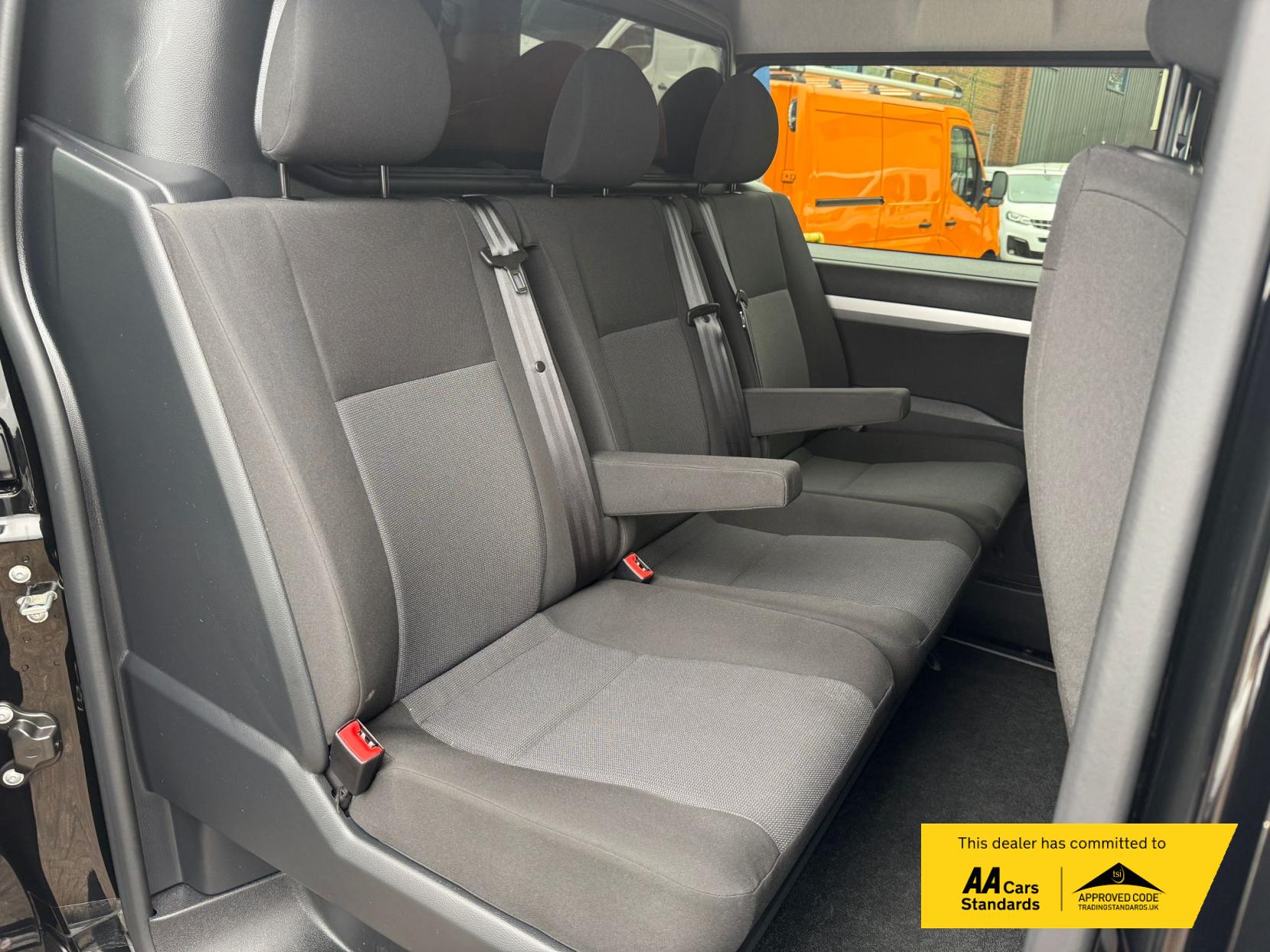 Vauxhall Vivaro 2.0 Turbo D 3100 Prime Crew Van Double Cab 6dr Diesel Manual L2 H1 Euro 6 (145 ps)