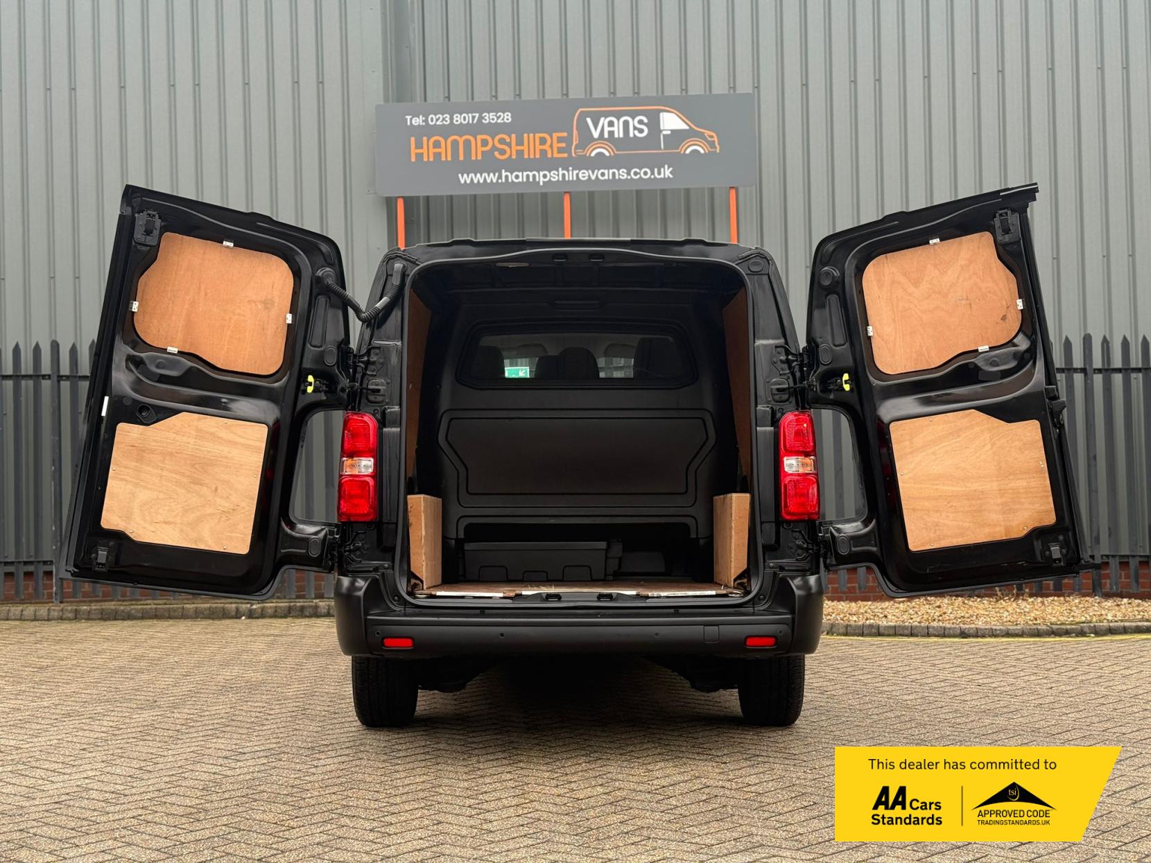 Vauxhall Vivaro 2.0 Turbo D 3100 Prime Crew Van Double Cab 6dr Diesel Manual L2 H1 Euro 6 (145 ps)