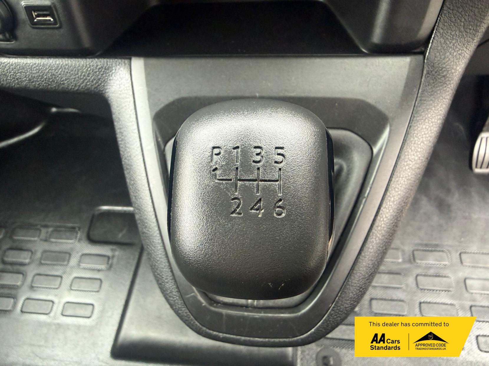 Vauxhall Vivaro 2.0 Turbo D 3100 Prime Crew Van Double Cab 6dr Diesel Manual L2 H1 Euro 6 (145 ps)