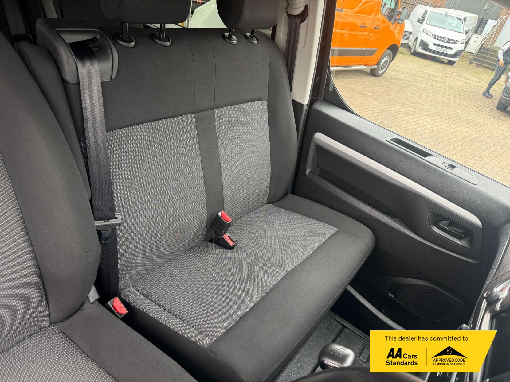 Vauxhall Vivaro 2.0 Turbo D 3100 Prime Crew Van Double Cab 6dr Diesel Manual L2 H1 Euro 6 (145 ps)