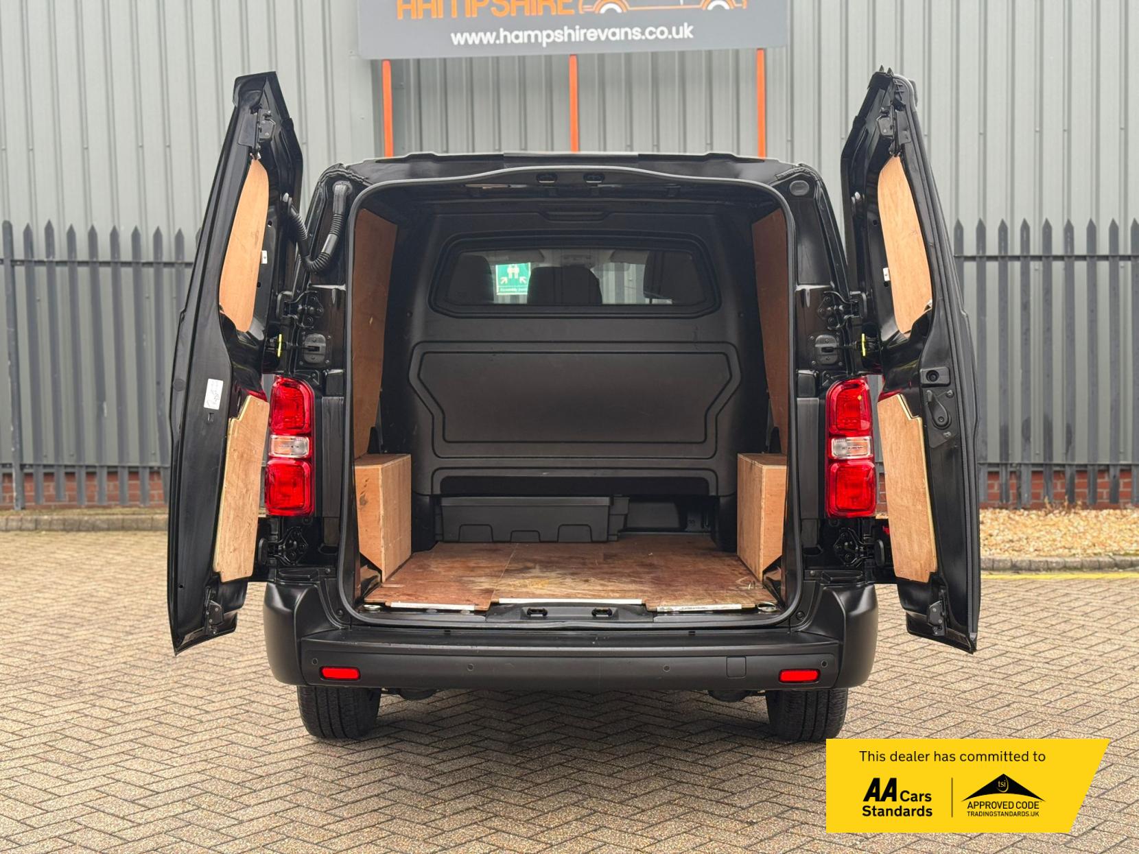 Vauxhall Vivaro 2.0 Turbo D 3100 Prime Crew Van Double Cab 6dr Diesel Manual L2 H1 Euro 6 (145 ps)