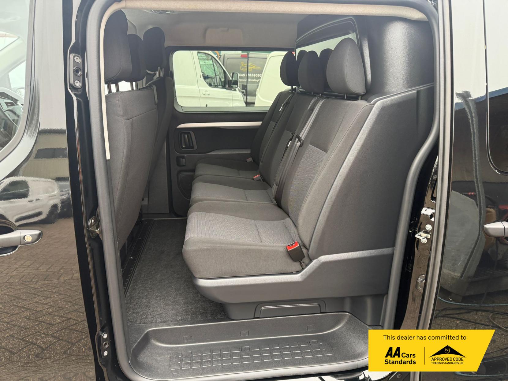 Vauxhall Vivaro 2.0 Turbo D 3100 Prime Crew Van Double Cab 6dr Diesel Manual L2 H1 Euro 6 (145 ps)