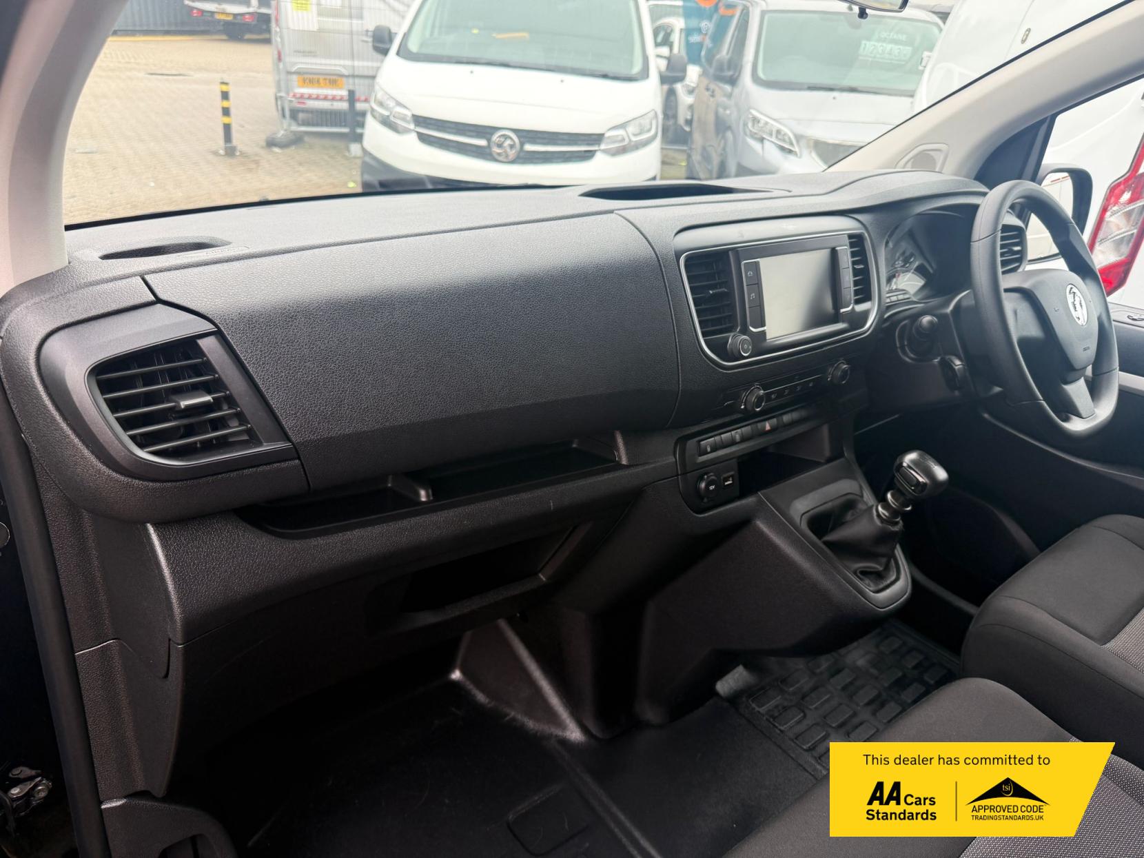 Vauxhall Vivaro 2.0 Turbo D 3100 Prime Crew Van Double Cab 6dr Diesel Manual L2 H1 Euro 6 (145 ps)