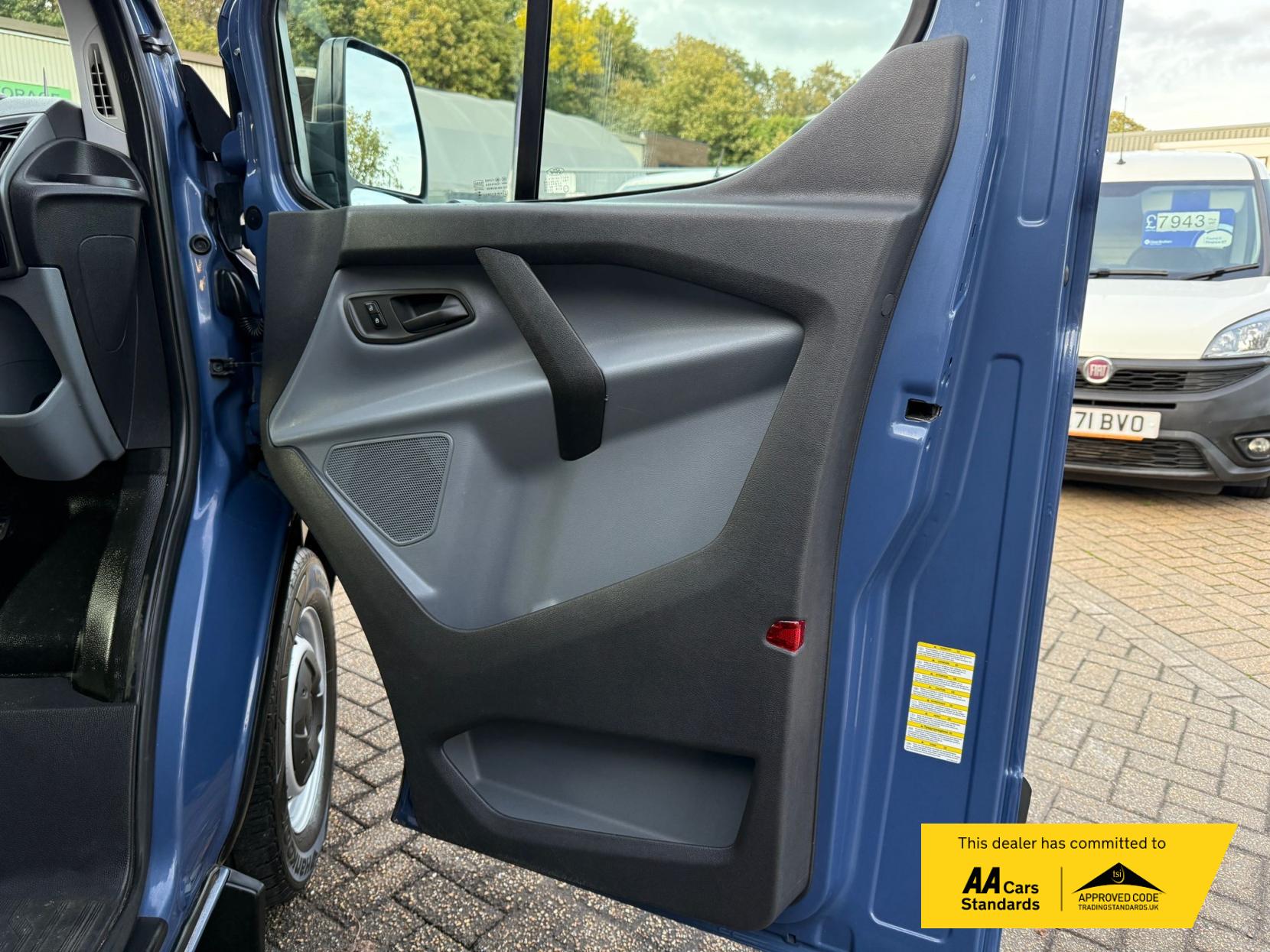 Ford Transit Custom 2.2 TDCi 290 Panel Van 5dr Diesel Manual L1 H1 (186 g/km, 98 bhp)