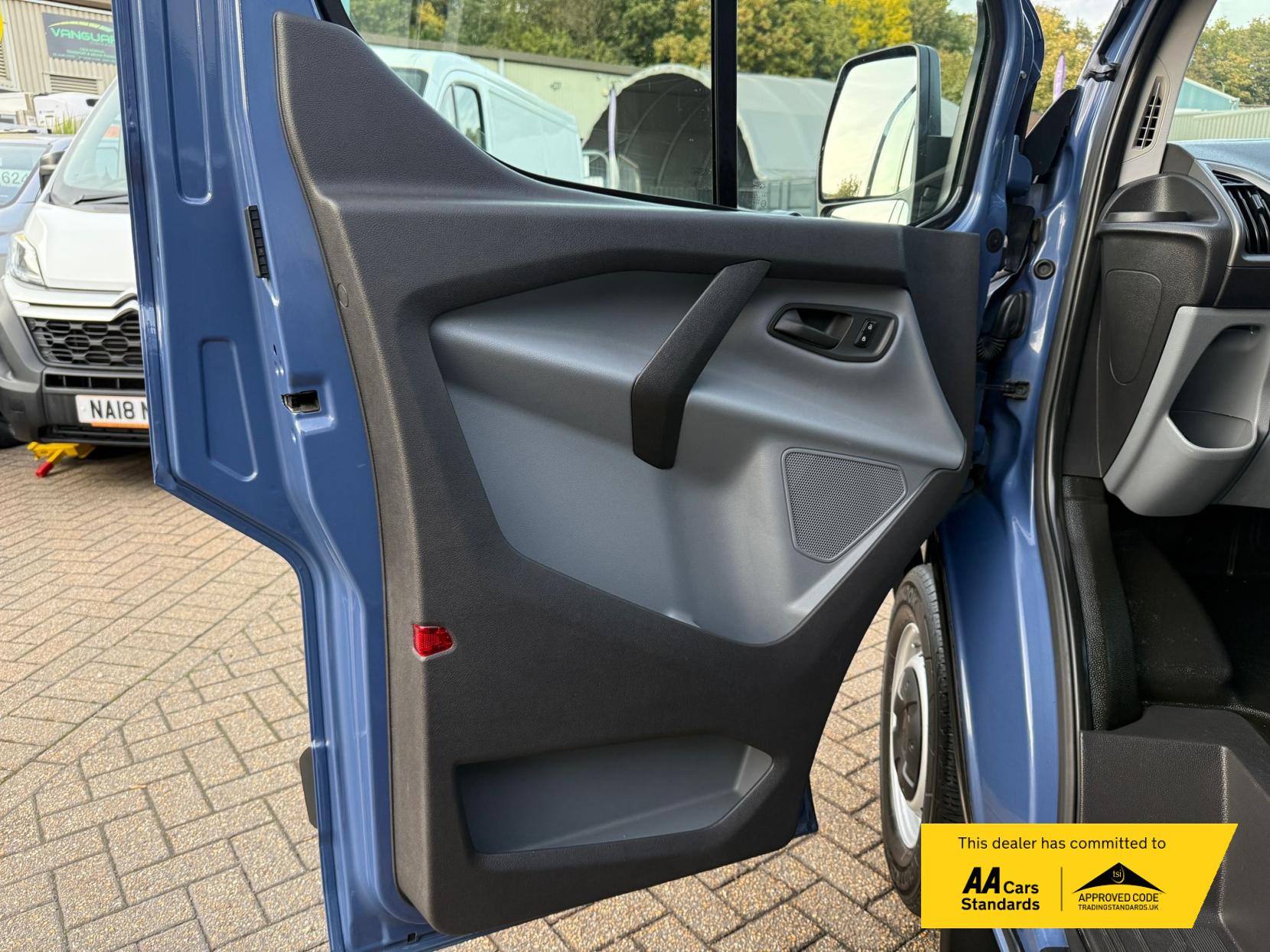 Ford Transit Custom 2.2 TDCi 290 Panel Van 5dr Diesel Manual L1 H1 (186 g/km, 98 bhp)