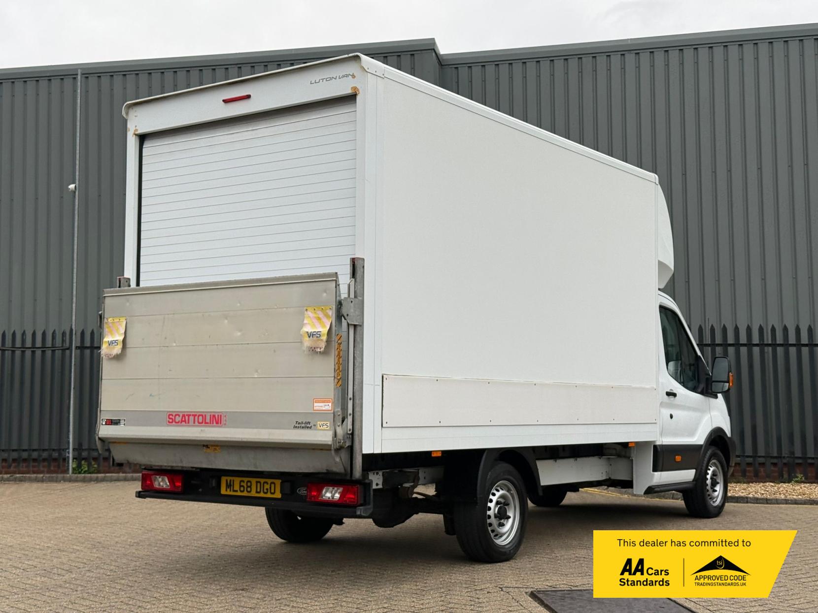 2018 Ford Transit 2.0 350 EcoBlue Luton 3dr Diesel Manual RWD L4 Euro 6 (170 ps) - Thumbnail 3