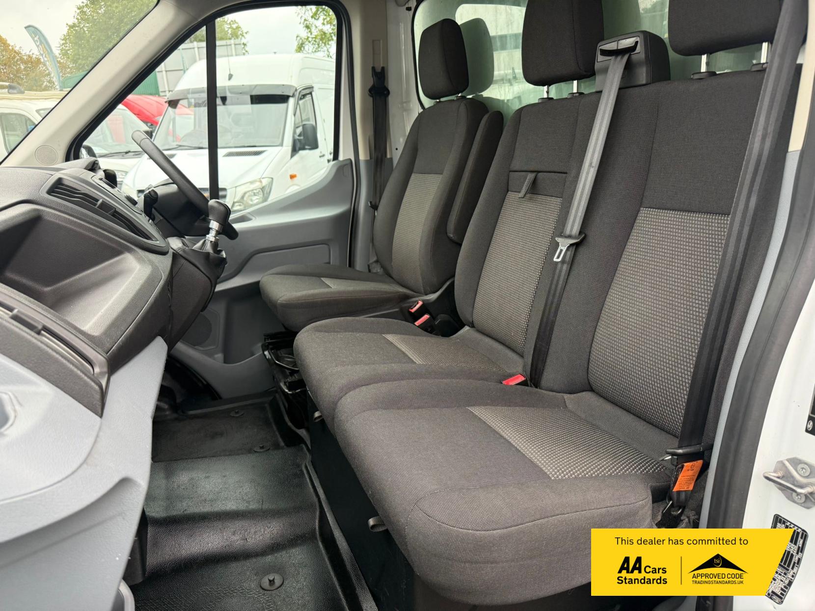 2018 Ford Transit 2.0 350 EcoBlue Luton 3dr Diesel Manual RWD L4 Euro 6 (170 ps) - Thumbnail 44
