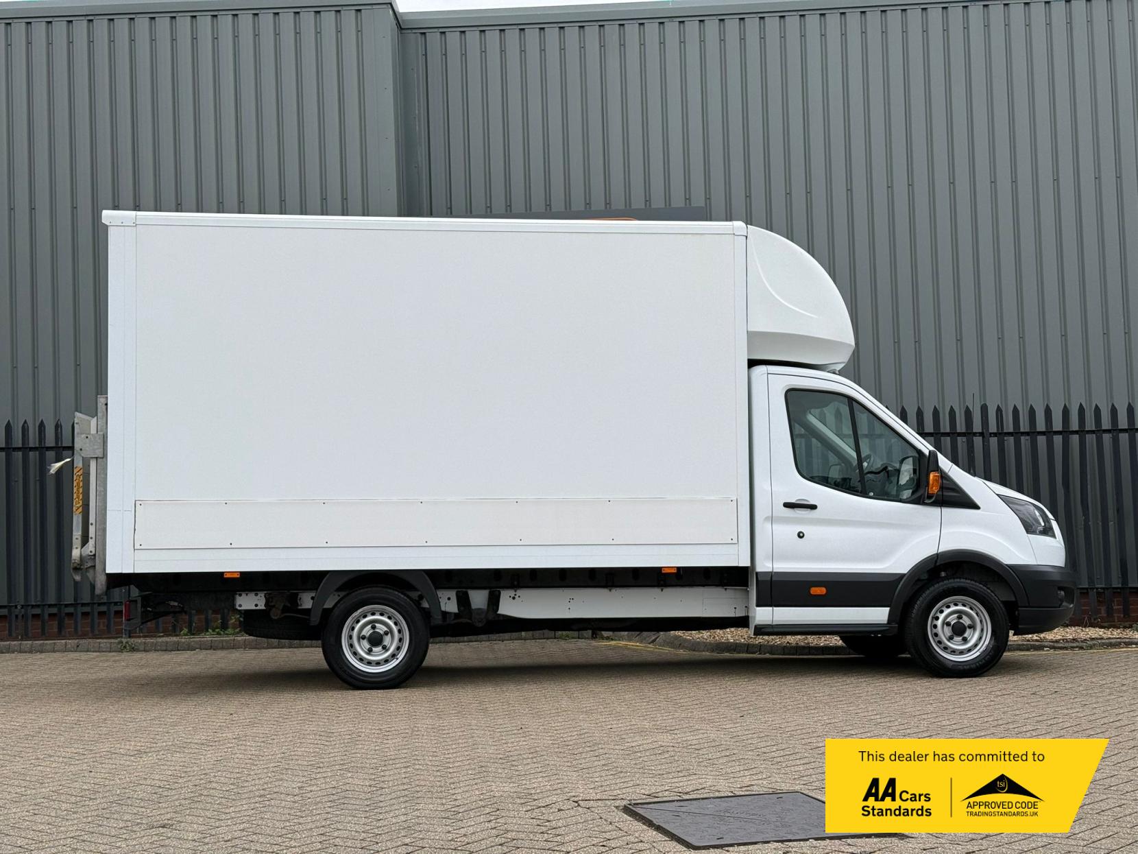2018 Ford Transit 2.0 350 EcoBlue Luton 3dr Diesel Manual RWD L4 Euro 6 (170 ps) - Thumbnail 4