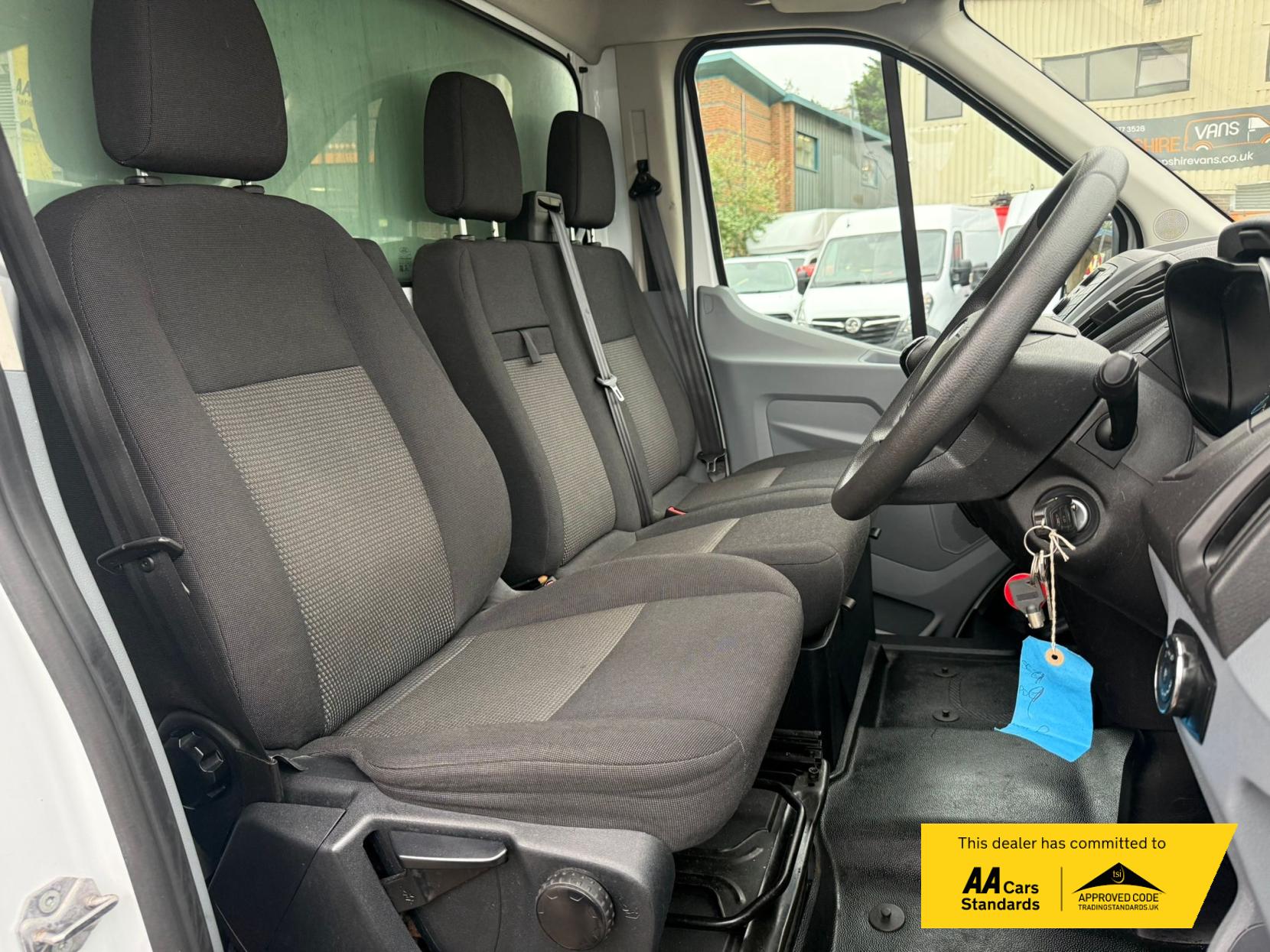 2018 Ford Transit 2.0 350 EcoBlue Luton 3dr Diesel Manual RWD L4 Euro 6 (170 ps) - Thumbnail 35