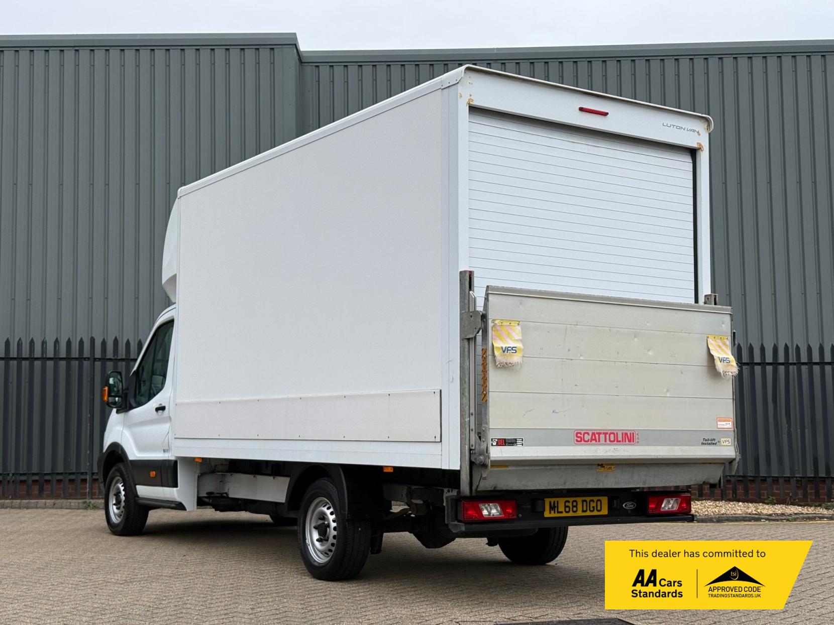 2018 Ford Transit 2.0 350 EcoBlue Luton 3dr Diesel Manual RWD L4 Euro 6 (170 ps) - Thumbnail 2