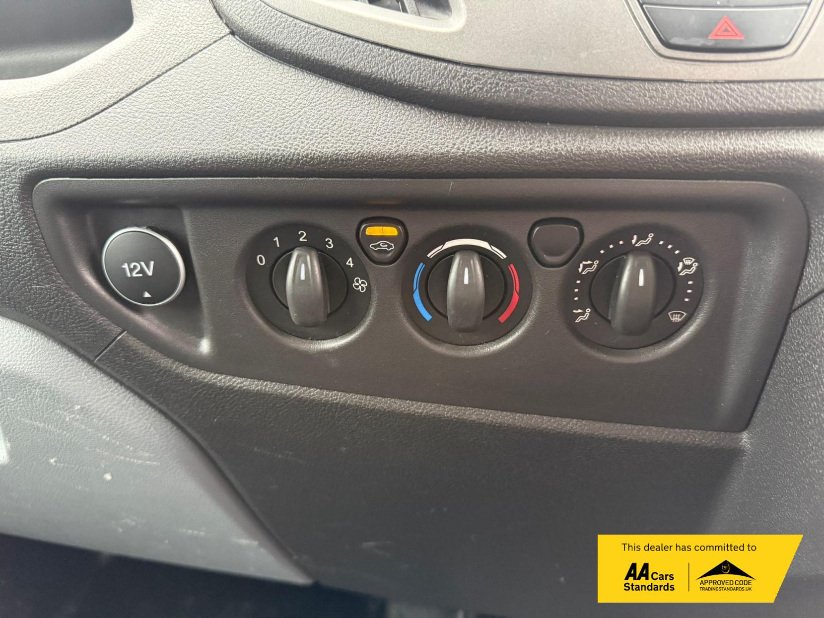 2018 Ford Transit 2.0 350 EcoBlue Luton 3dr Diesel Manual RWD L4 Euro 6 (170 ps) - Thumbnail 33