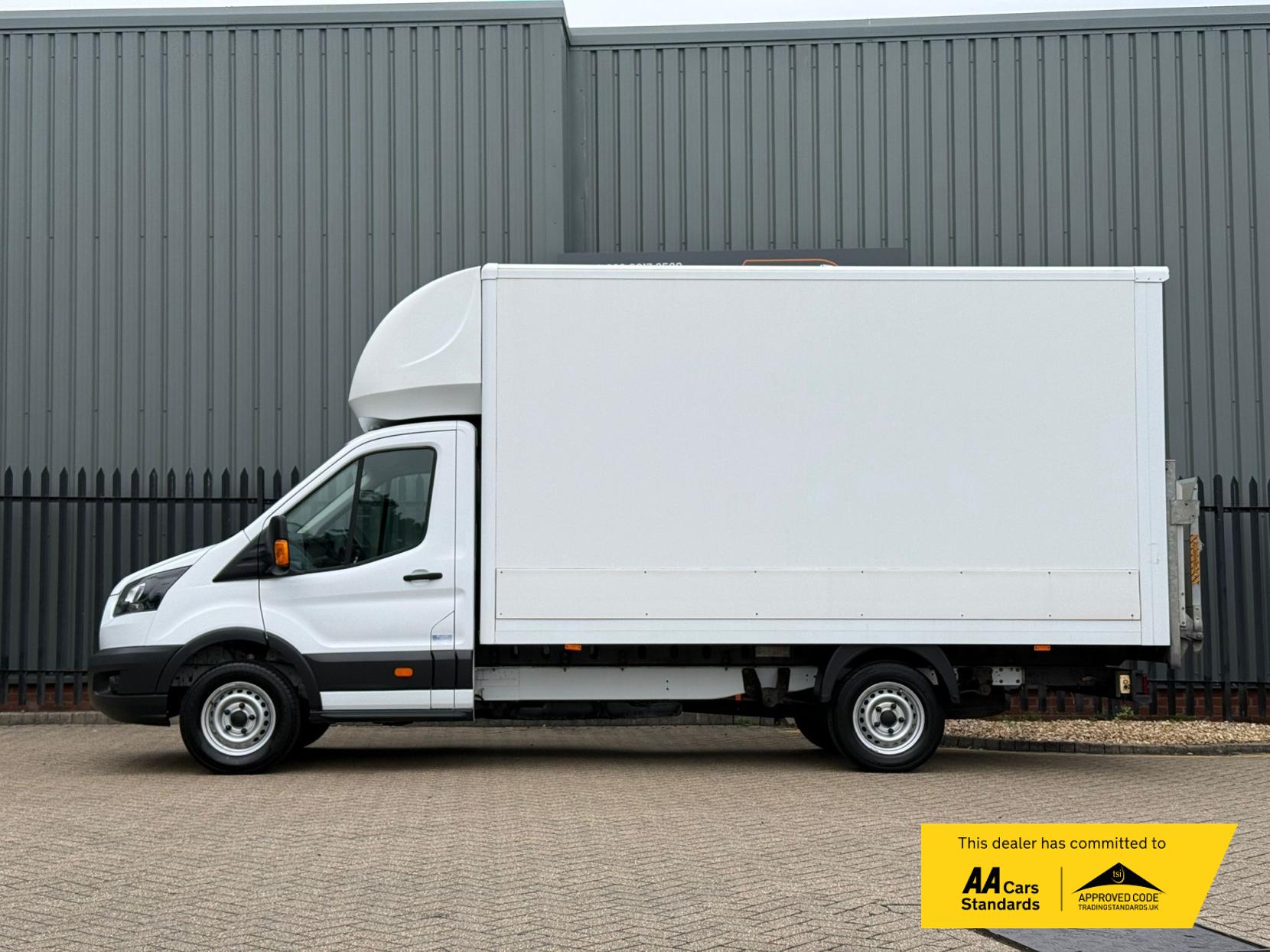 2018 Ford Transit 2.0 350 EcoBlue Luton 3dr Diesel Manual RWD L4 Euro 6 (170 ps) - Thumbnail 5