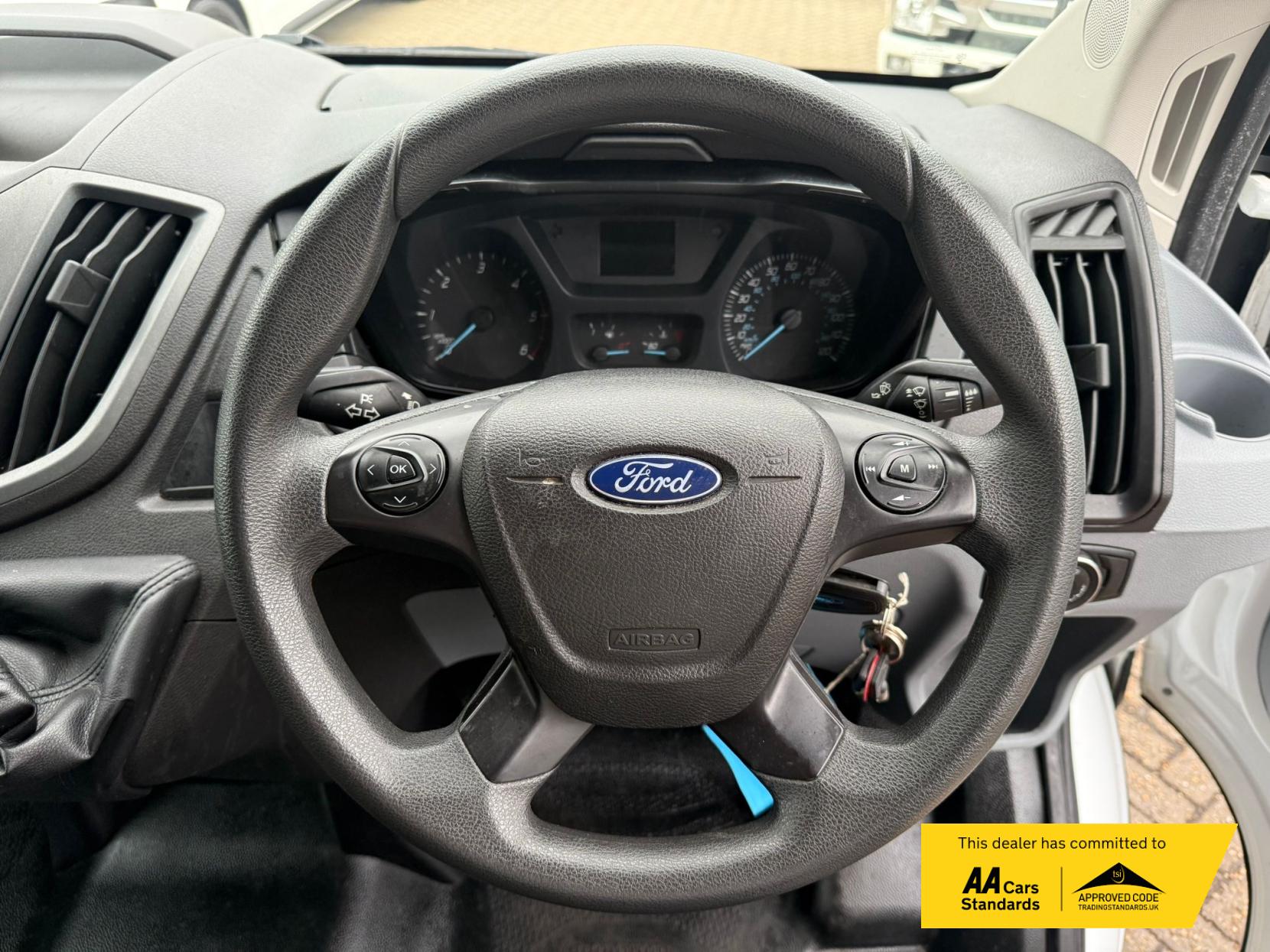 2018 Ford Transit 2.0 350 EcoBlue Luton 3dr Diesel Manual RWD L4 Euro 6 (170 ps) - Thumbnail 22
