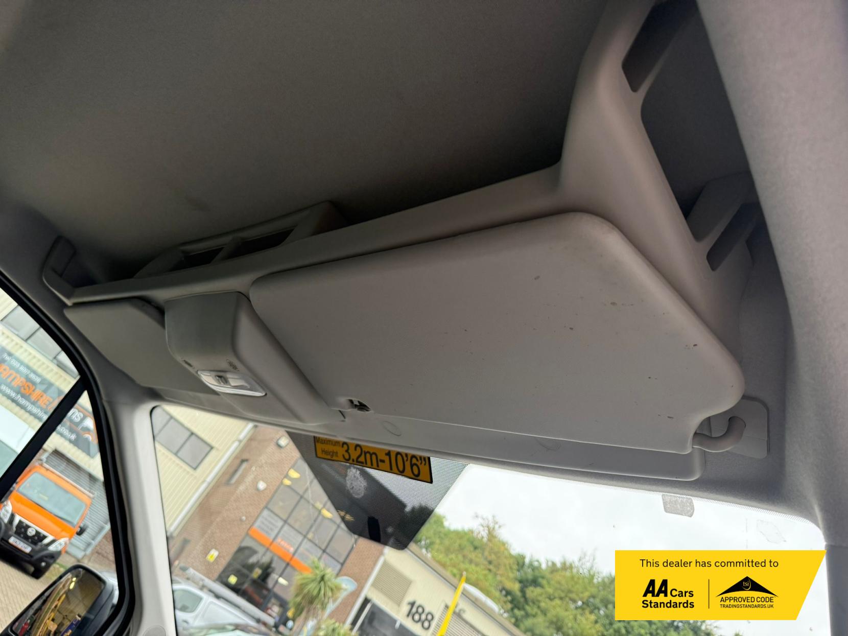 2018 Ford Transit 2.0 350 EcoBlue Luton 3dr Diesel Manual RWD L4 Euro 6 (170 ps) - Thumbnail 46