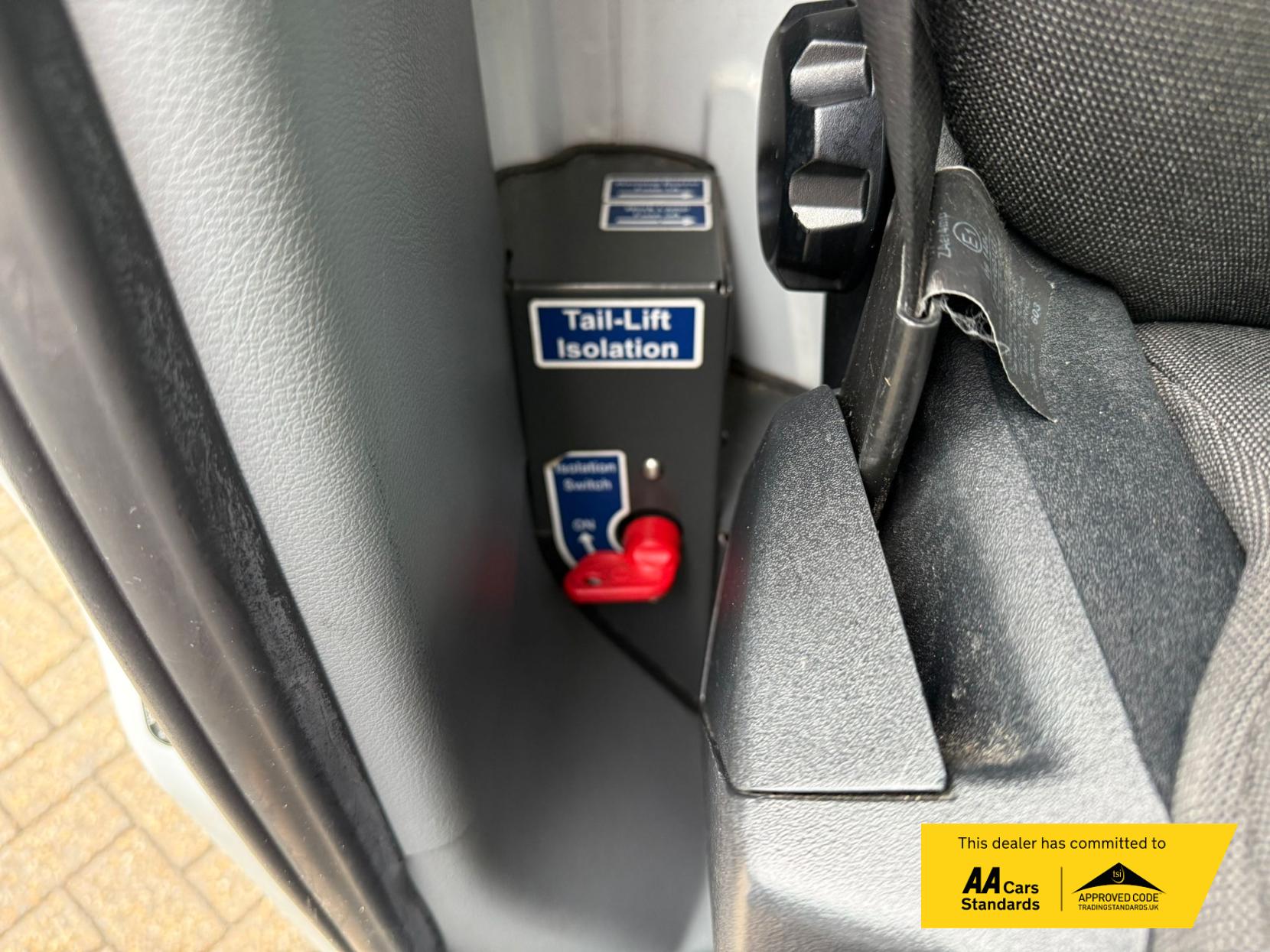 2018 Ford Transit 2.0 350 EcoBlue Luton 3dr Diesel Manual RWD L4 Euro 6 (170 ps) - Thumbnail 51