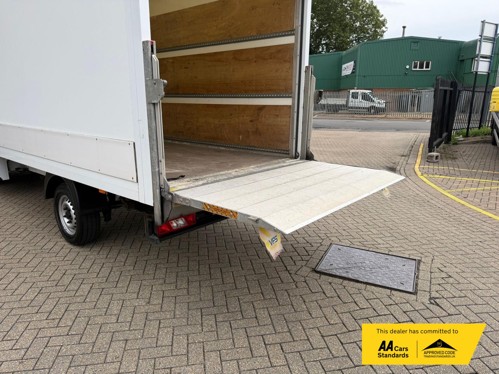 2018 Ford Transit 2.0 350 EcoBlue Luton 3dr Diesel Manual RWD L4 Euro 6 (170 ps) - Thumbnail 10