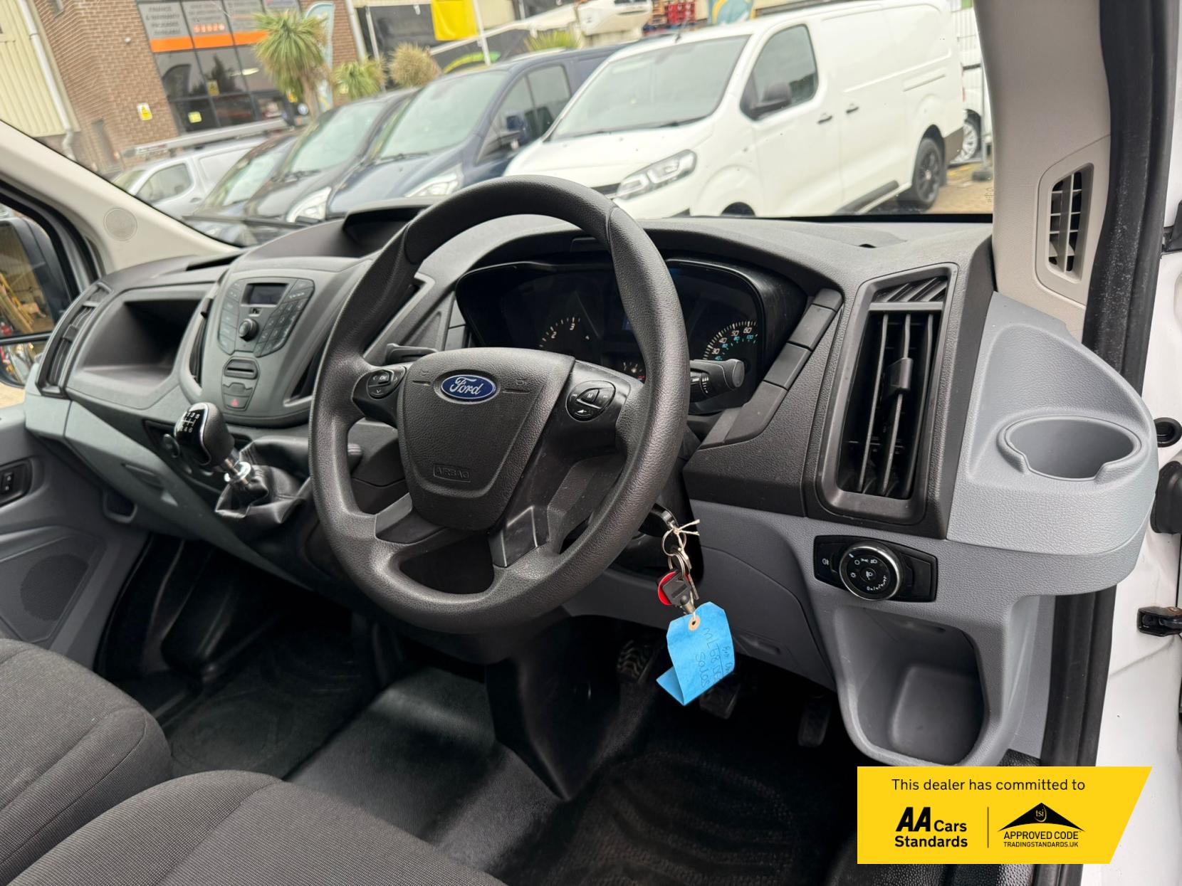2018 Ford Transit 2.0 350 EcoBlue Luton 3dr Diesel Manual RWD L4 Euro 6 (170 ps) - Thumbnail 16
