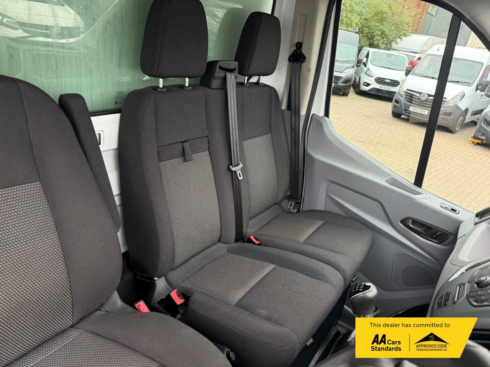 2018 Ford Transit 2.0 350 EcoBlue Luton 3dr Diesel Manual RWD L4 Euro 6 (170 ps) - Thumbnail 36