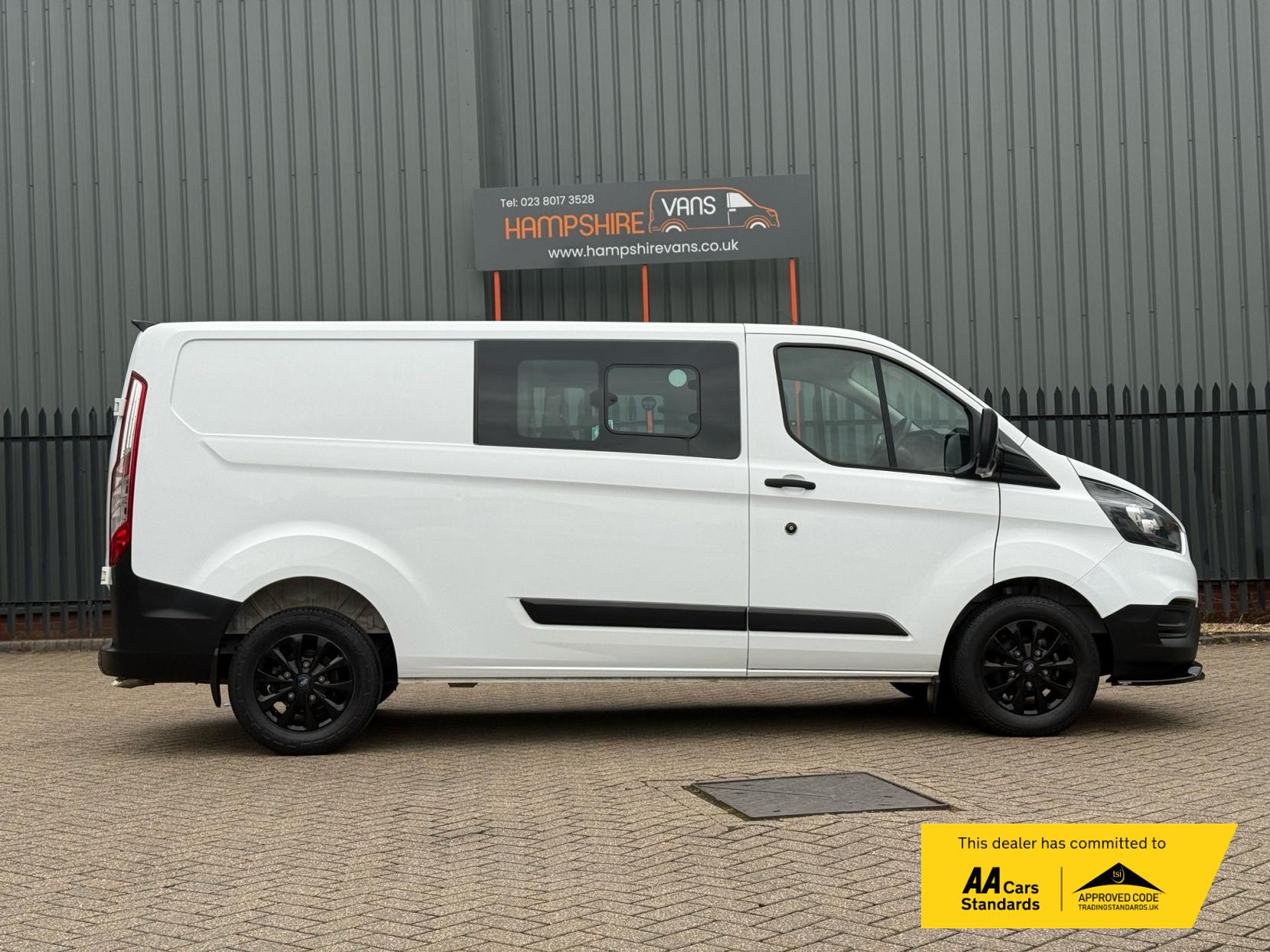 Ford Transit Custom 2.0 300 EcoBlue Crew Van Double Cab 5dr Diesel Manual L2 H1 Euro 6 (6 Seat) (105 ps)