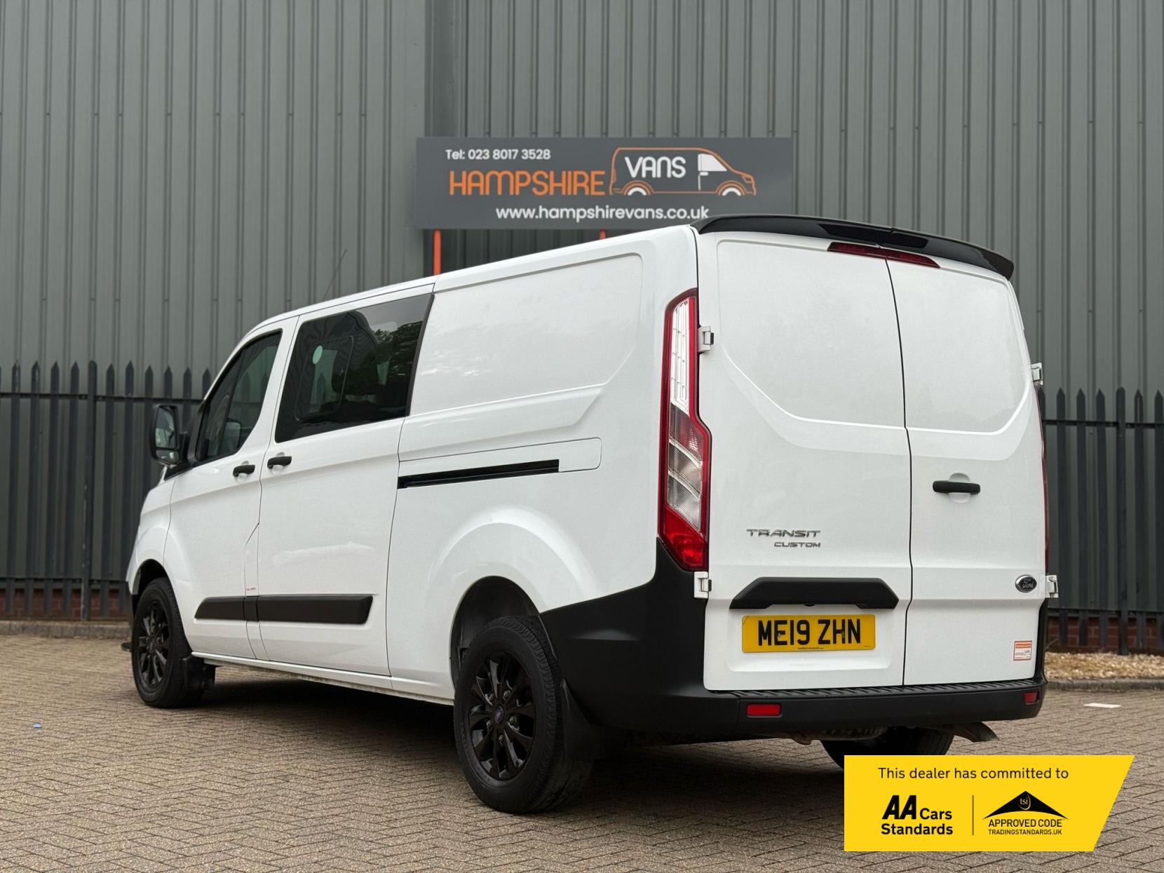 Ford Transit Custom 2.0 300 EcoBlue Crew Van Double Cab 5dr Diesel Manual L2 H1 Euro 6 (6 Seat) (105 ps)