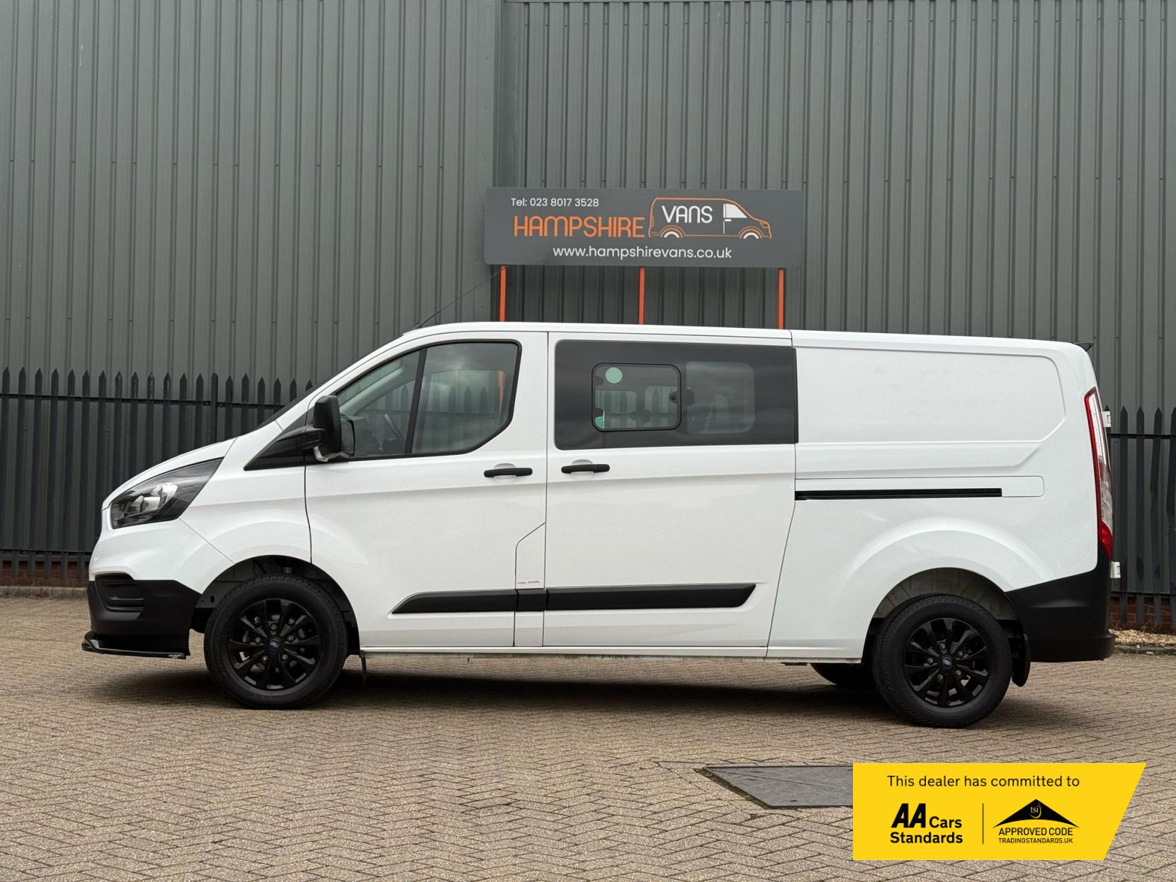 Ford Transit Custom 2.0 300 EcoBlue Crew Van Double Cab 5dr Diesel Manual L2 H1 Euro 6 (6 Seat) (105 ps)