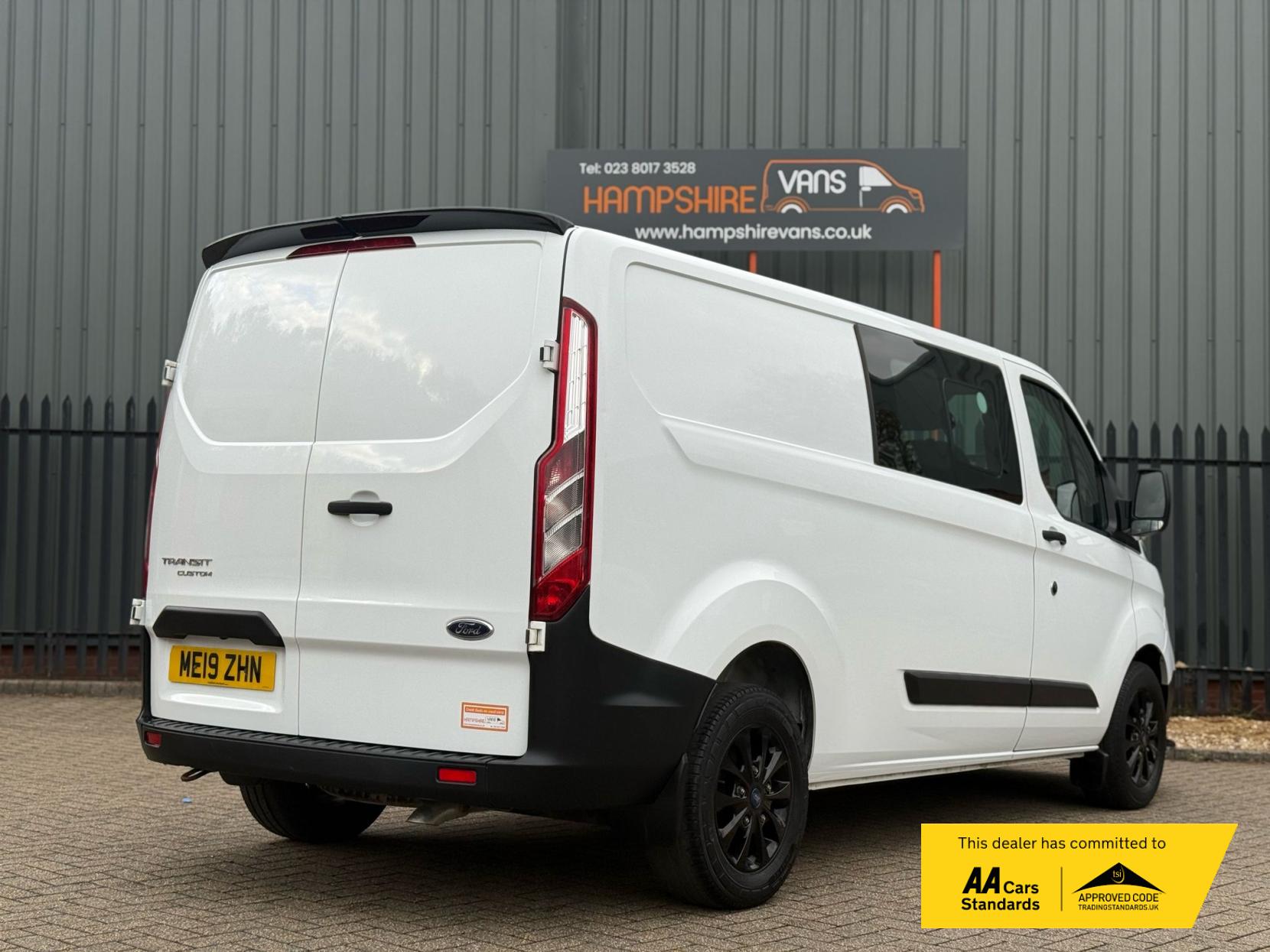 Ford Transit Custom 2.0 300 EcoBlue Crew Van Double Cab 5dr Diesel Manual L2 H1 Euro 6 (6 Seat) (105 ps)