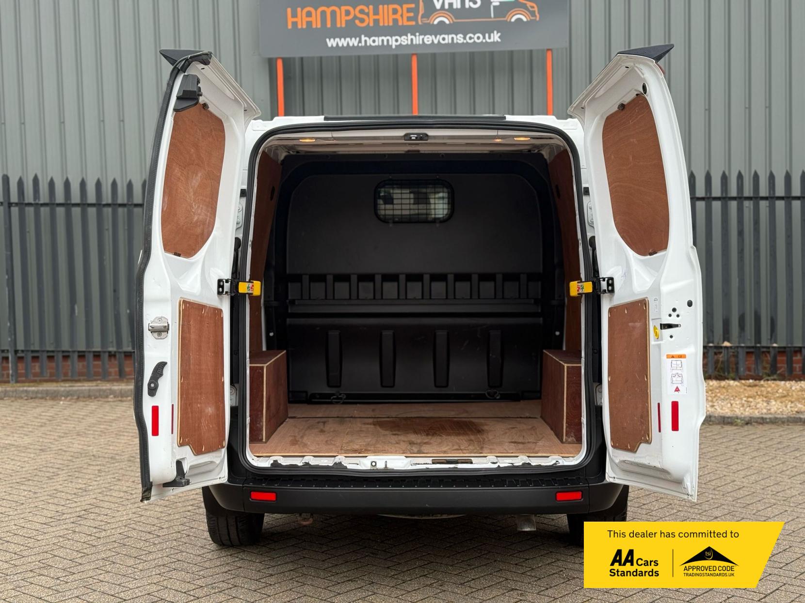 Ford Transit Custom 2.0 300 EcoBlue Crew Van Double Cab 5dr Diesel Manual L2 H1 Euro 6 (6 Seat) (105 ps)