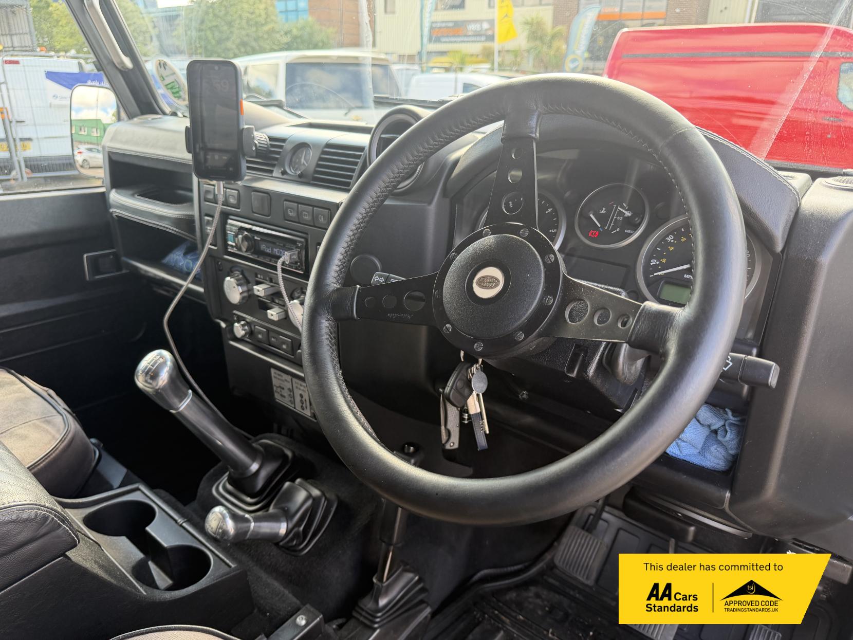2013 Land Rover Defender 90 2.2 TDCi XS Station Wagon Double Cab 3dr Diesel Manual 4WD SWB Euro 5 (122 ps) - Thumbnail 4