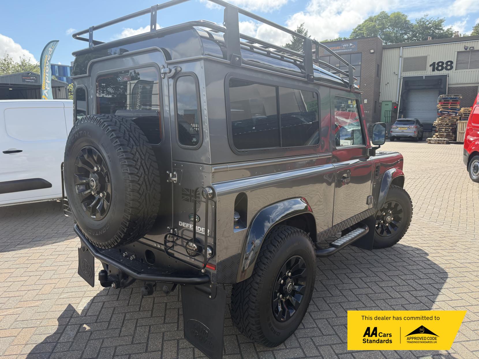 2013 Land Rover Defender 90 2.2 TDCi XS Station Wagon Double Cab 3dr Diesel Manual 4WD SWB Euro 5 (122 ps) - Thumbnail 3