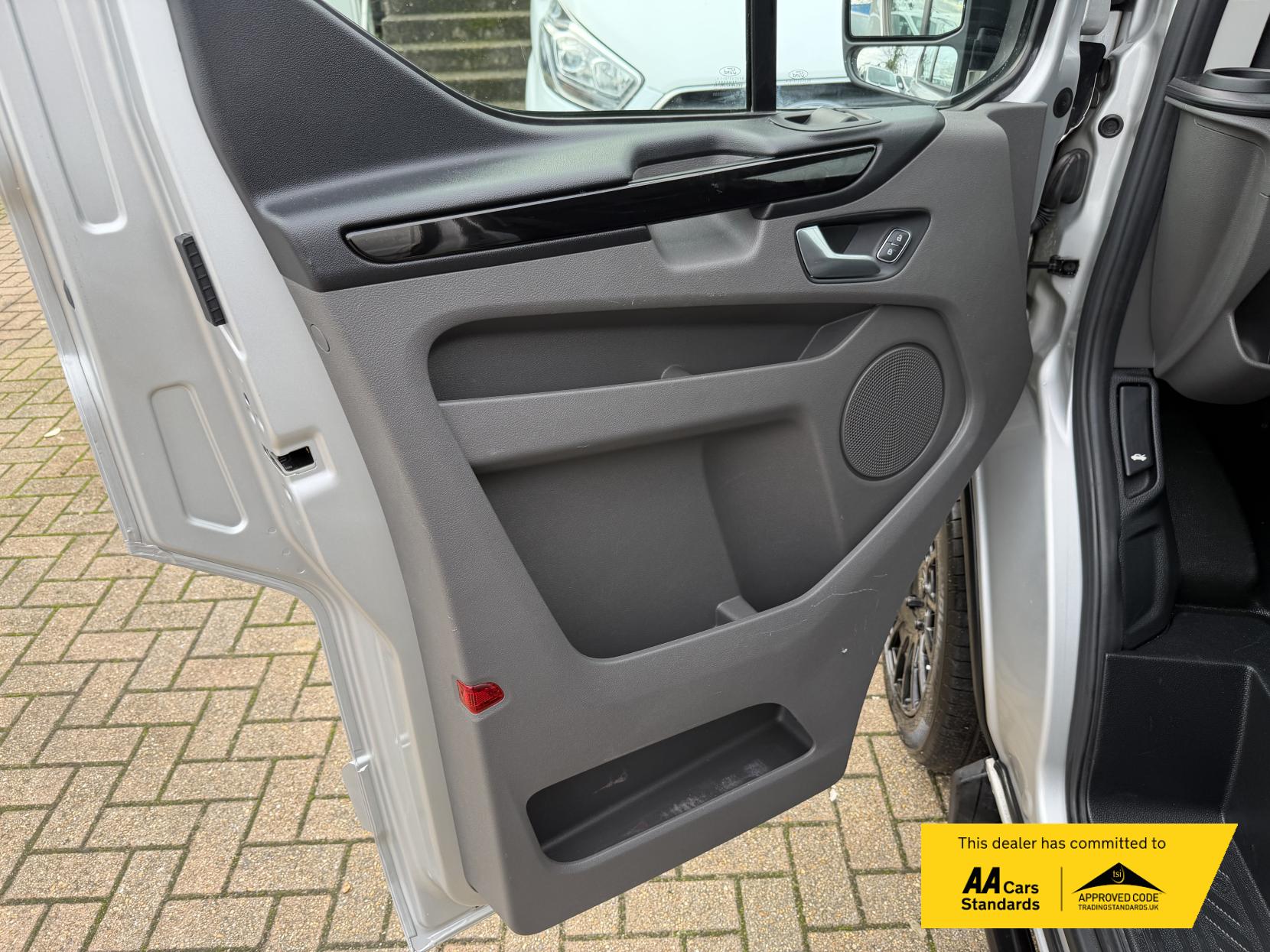 Ford Transit Custom 2.0 Limited Panel Van (2017 - 2023)