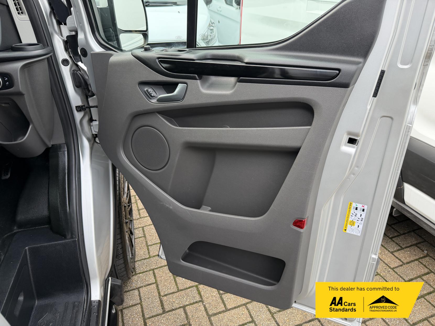 Ford Transit Custom 2.0 Limited Panel Van (2017 - 2023)
