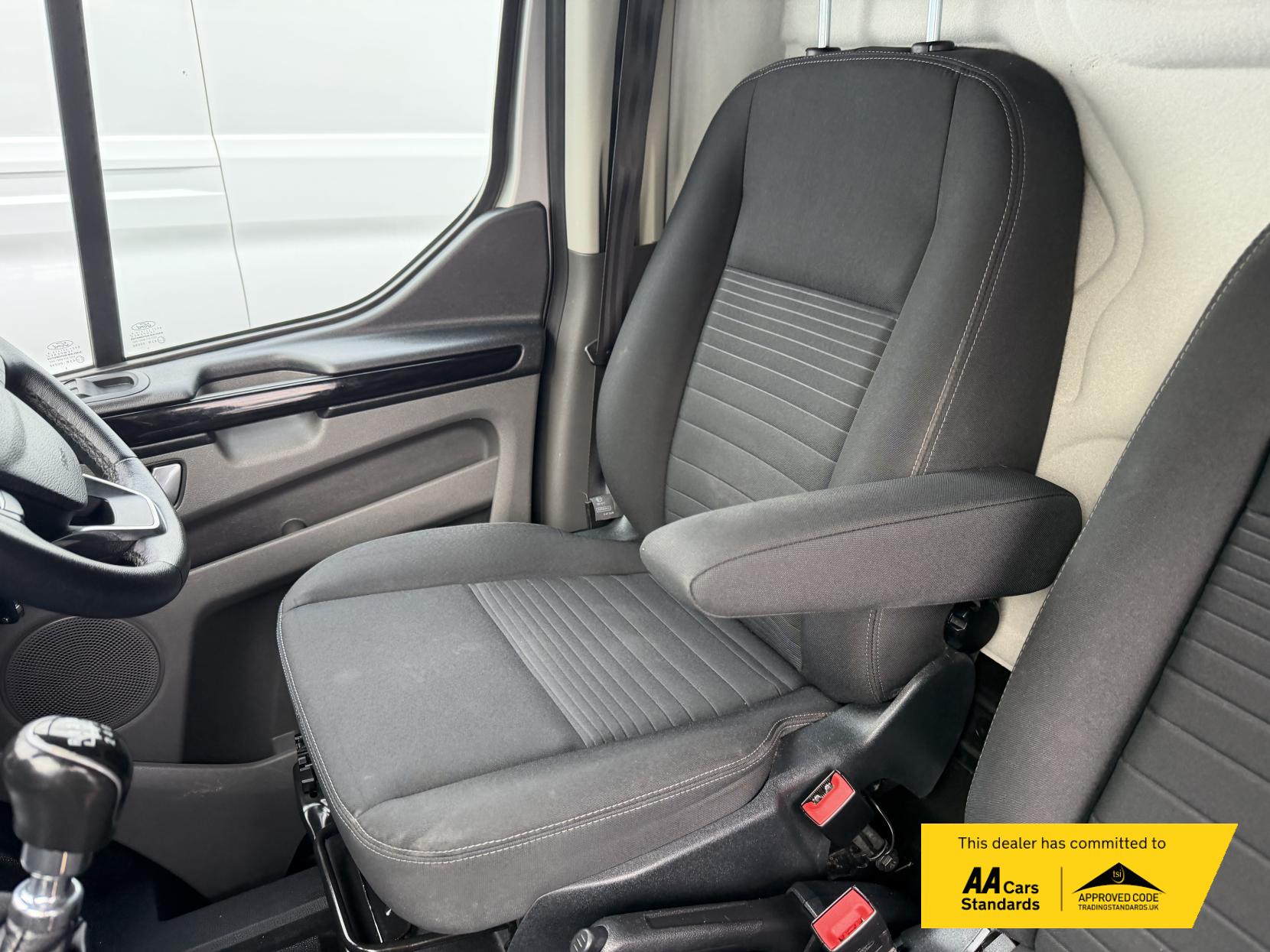 Ford Transit Custom 2.0 Limited Panel Van (2017 - 2023)