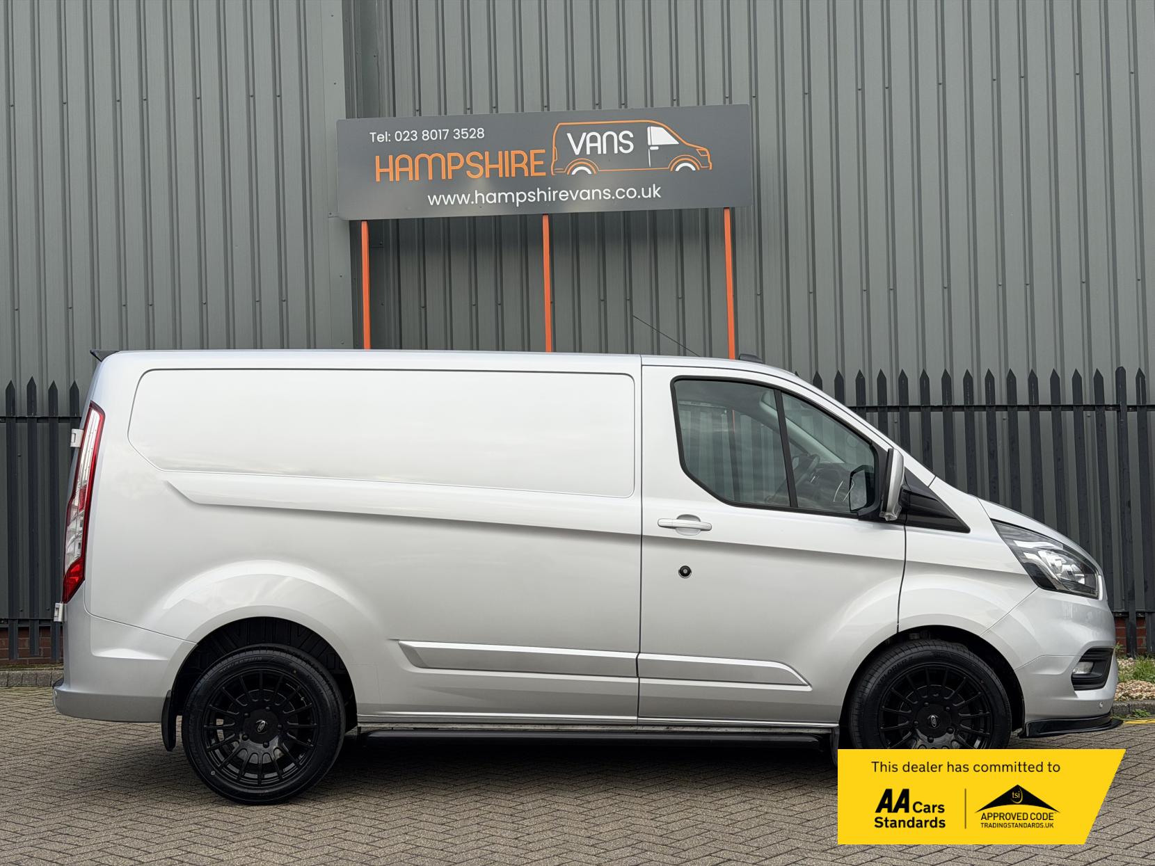 Ford Transit Custom 2.0 Limited Panel Van (2017 - 2023)