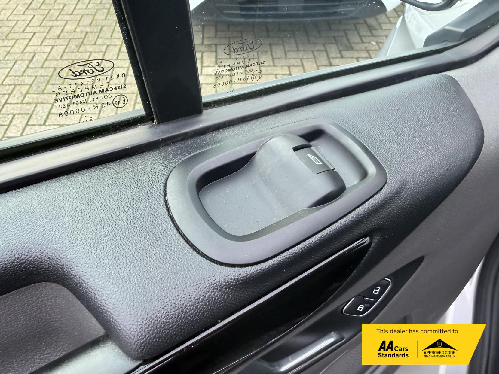 Ford Transit Custom 2.0 Limited Panel Van (2017 - 2023)