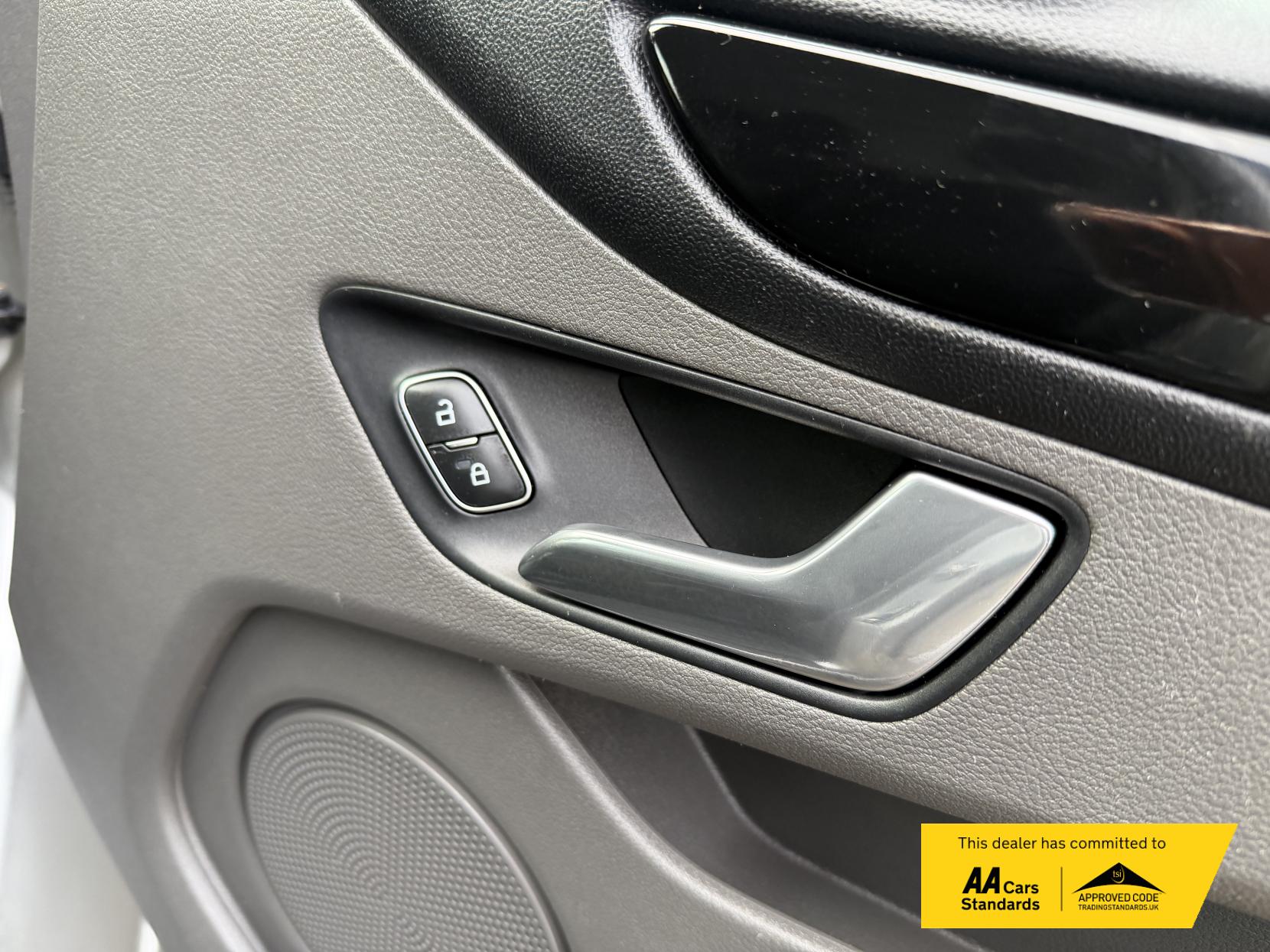 Ford Transit Custom 2.0 Limited Panel Van (2017 - 2023)