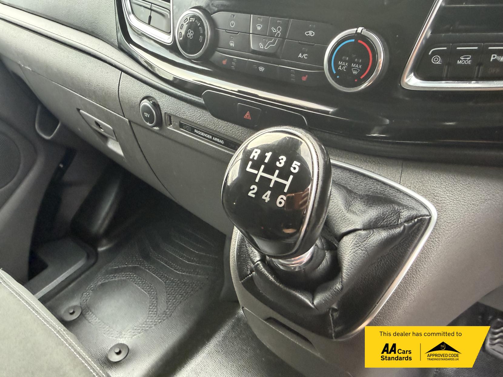 Ford Transit Custom 2.0 Limited Panel Van (2017 - 2023)