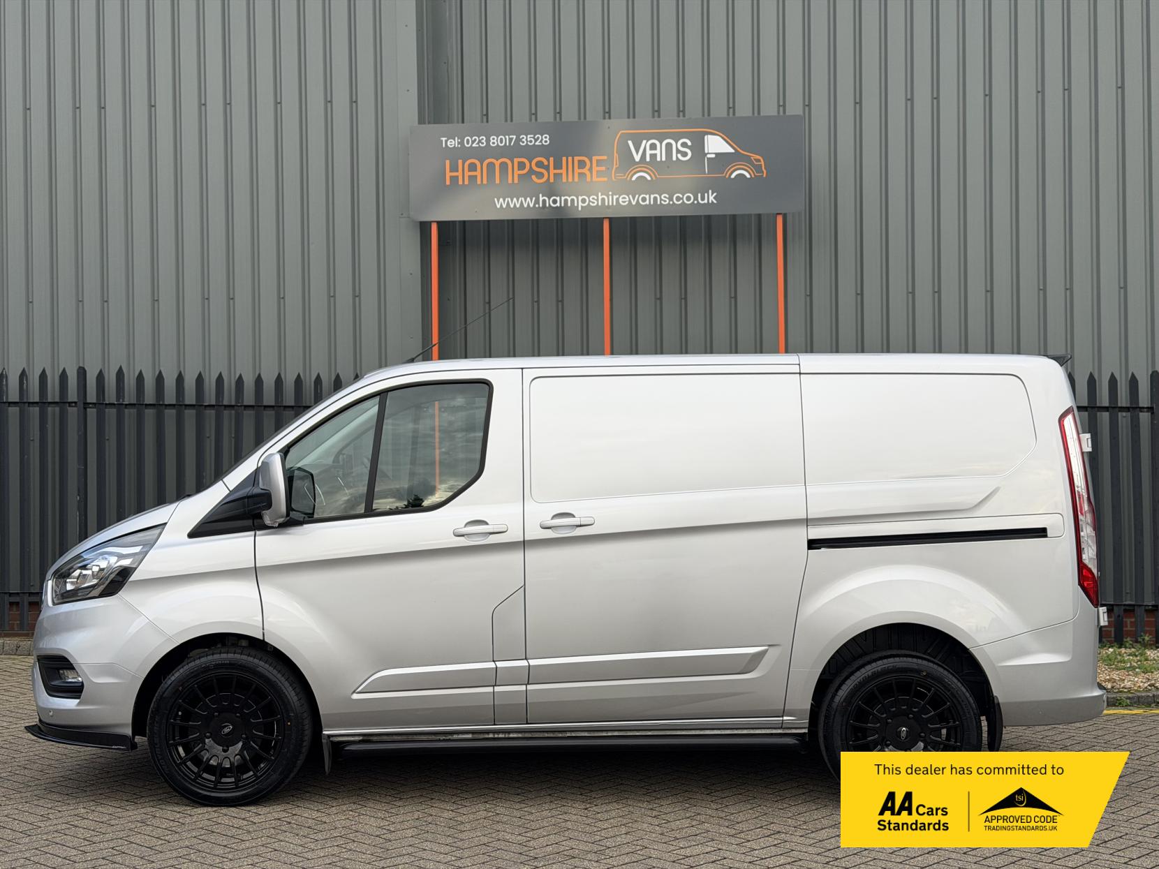 Ford Transit Custom 2.0 Limited Panel Van (2017 - 2023)