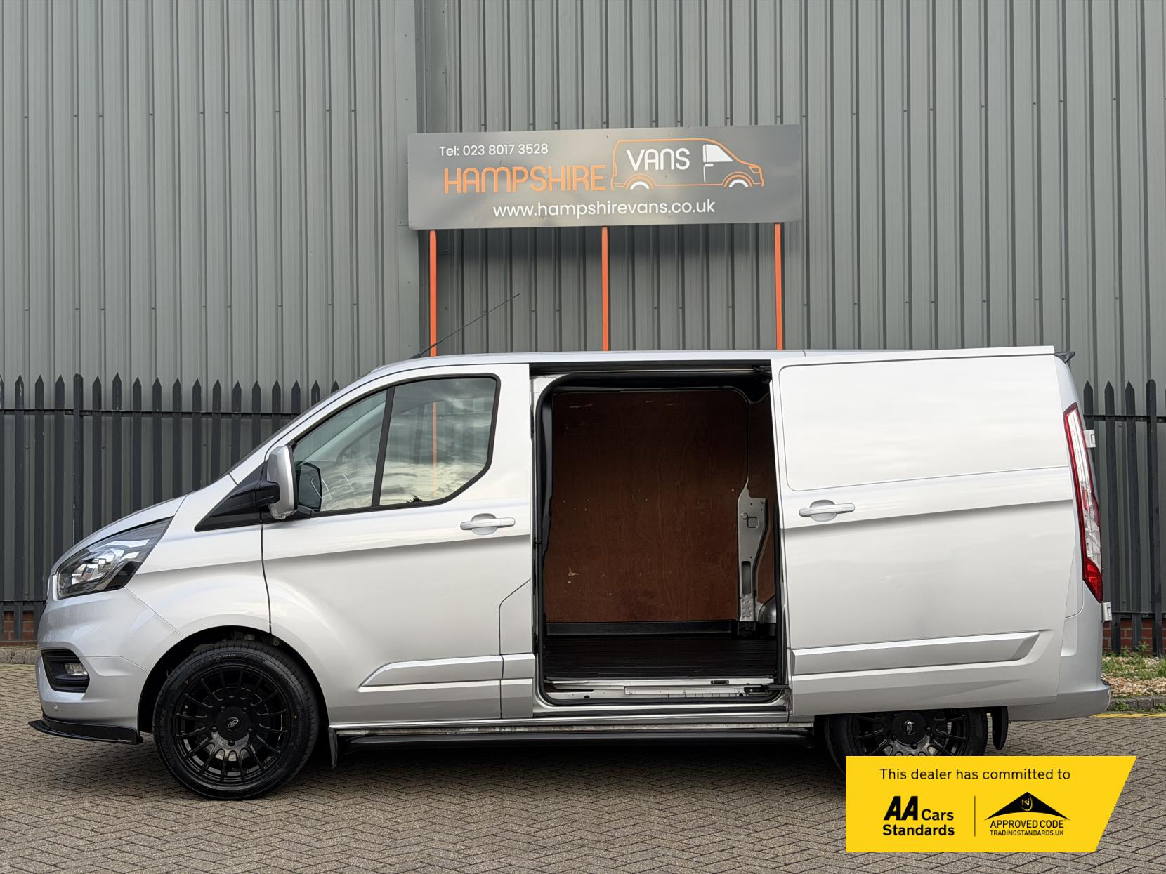 Ford Transit Custom 2.0 Limited Panel Van (2017 - 2023)