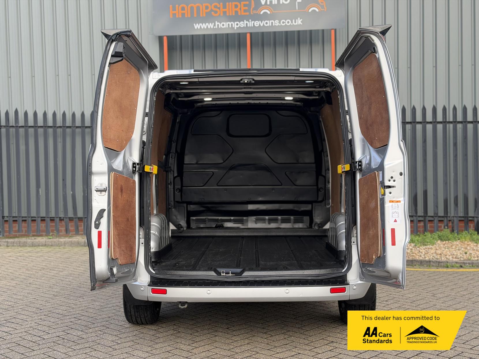 Ford Transit Custom 2.0 Limited Panel Van (2017 - 2023)