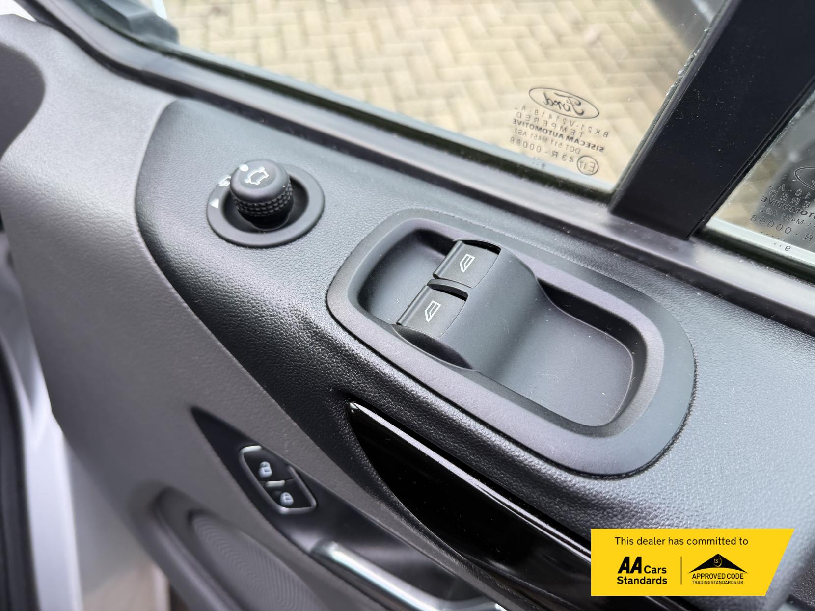 Ford Transit Custom 2.0 Limited Panel Van (2017 - 2023)