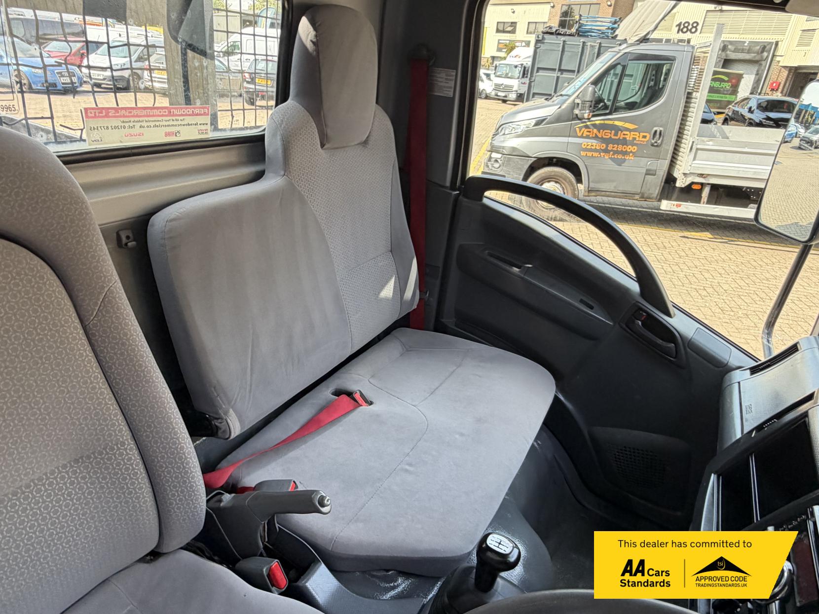 2016 Isuzu Grafter - Thumbnail 21