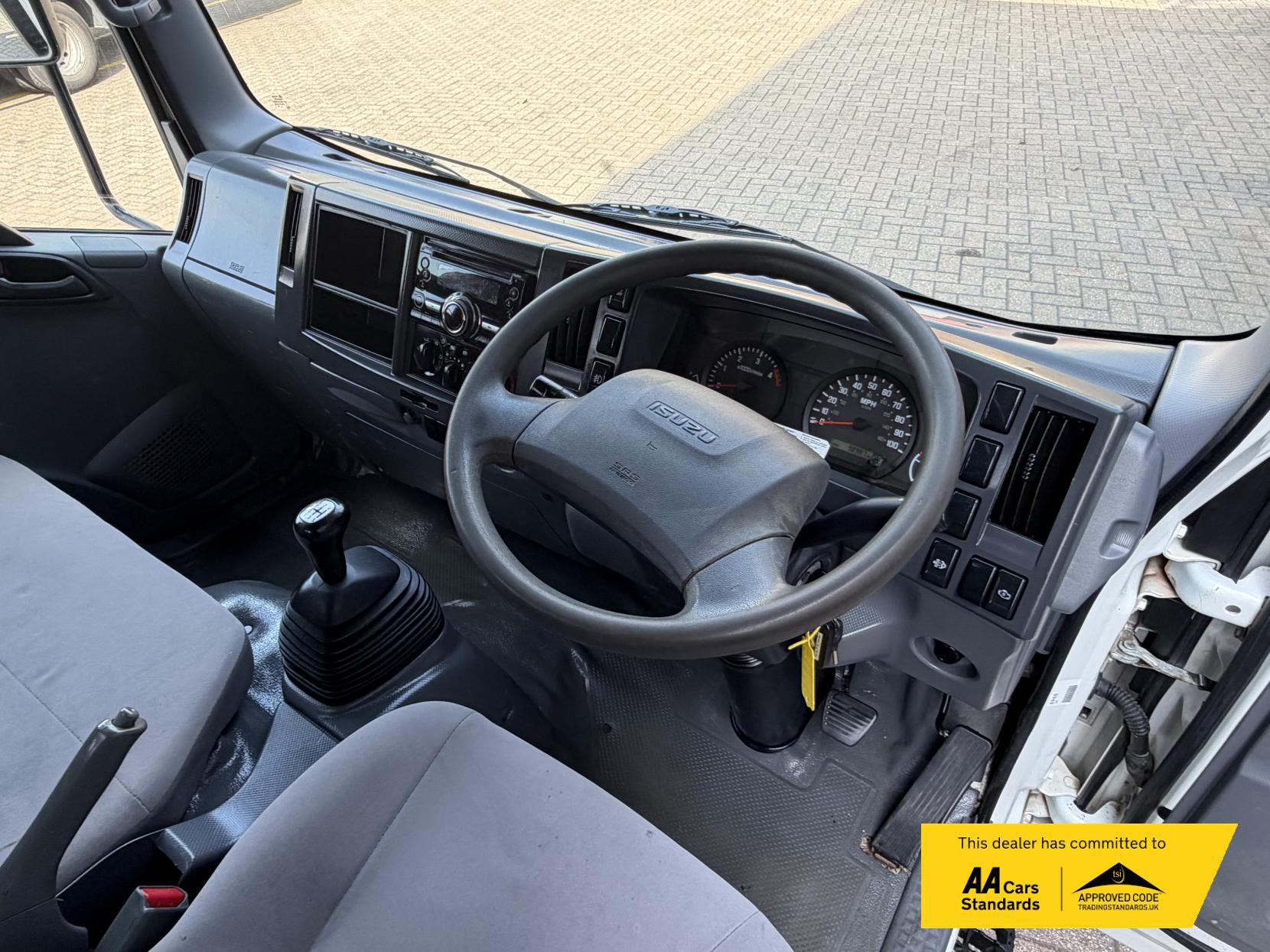 2016 Isuzu Grafter - Thumbnail 36