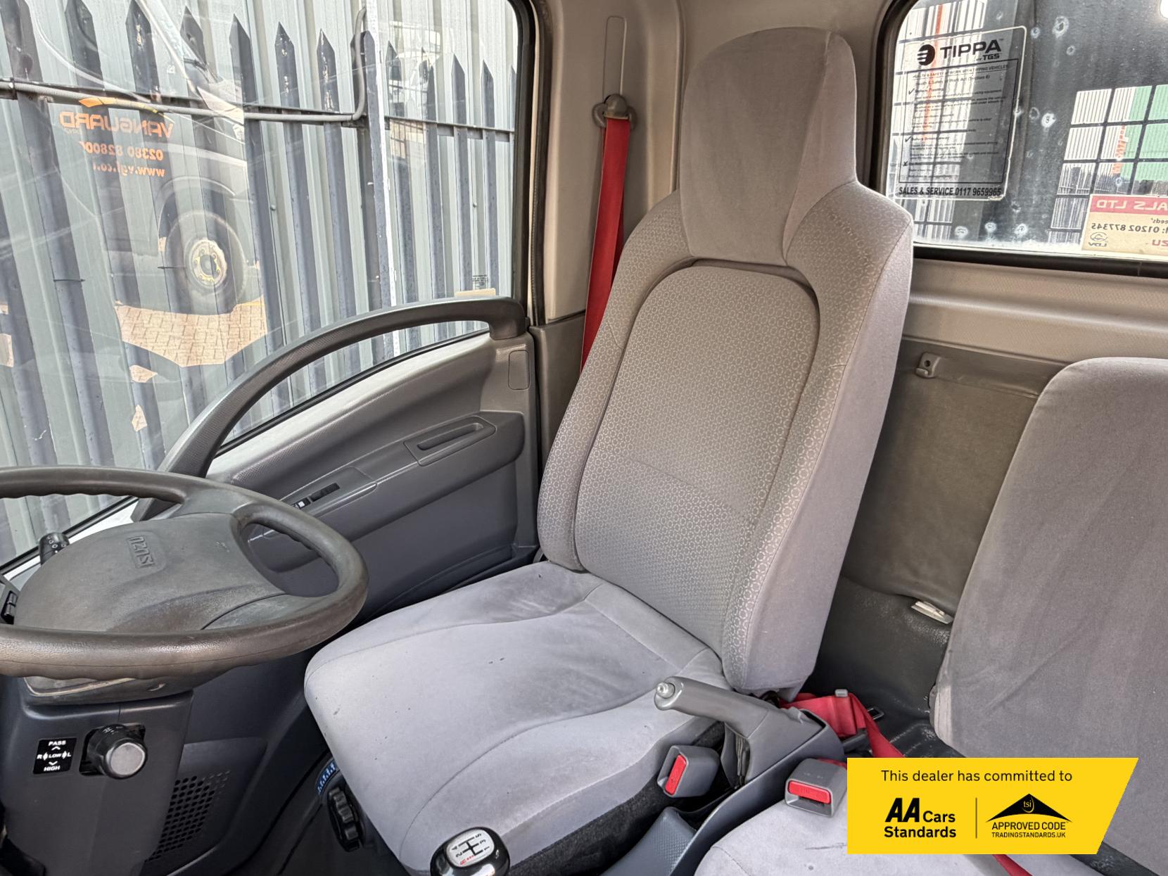 2016 Isuzu Grafter - Thumbnail 19