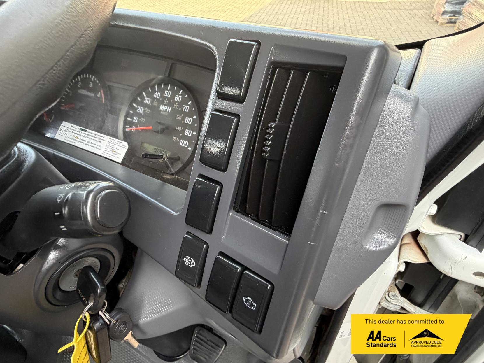 2016 Isuzu Grafter - Thumbnail 35